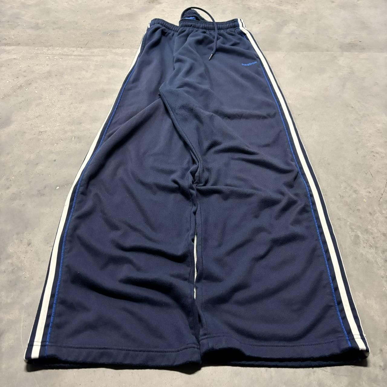 Japanese Brand × Vintage Crazy Vintage Y2K/2000s Baggy Navy Blue Striped Skater Essential Sweatpants! Size US 34 / EU 50 - 3 Thumbnail