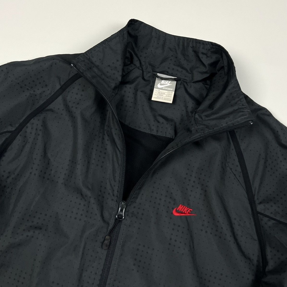 Nike Vintage Nike Black Nylon Y2K Zip Track Jacket Size M Size US M / EU 48-50 / 2 - 6 Thumbnail