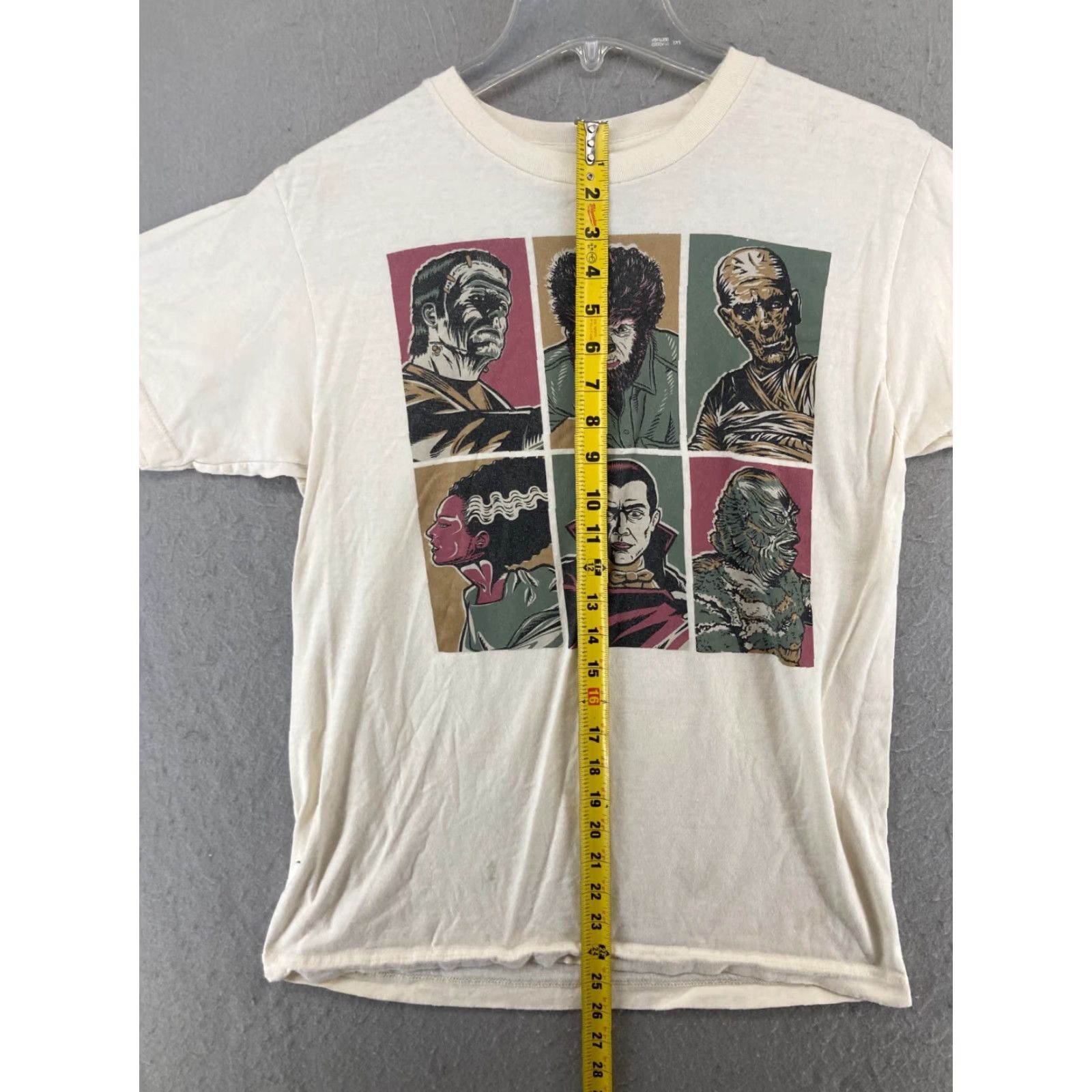 Vintage Universal Studios Monsters Dracula Graphic Print T-Shirt Mens Medium White Halloween Horror Size US M / EU 48-50 / 2 - 3 Thumbnail