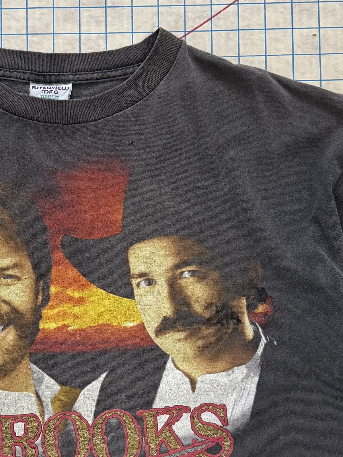 Band Tees × Vintage Vintage Brooks & Dunn Faded Black Waiting On Sundown Tour Te Size US XXL / EU 58 / 5 - 5 Thumbnail