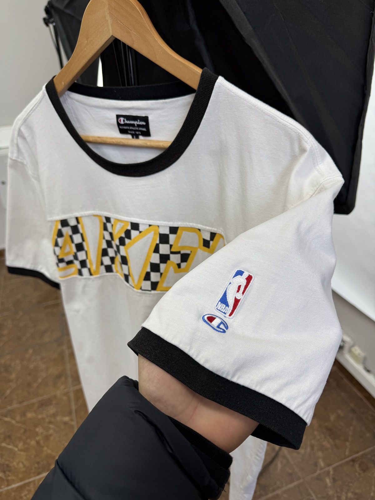 Champion 🇺🇸 Vintage 90s Champion Los Angeles Lakers T-Shirt Just Don Size US L / EU 52-54 / 3 - 1 Thumbnail