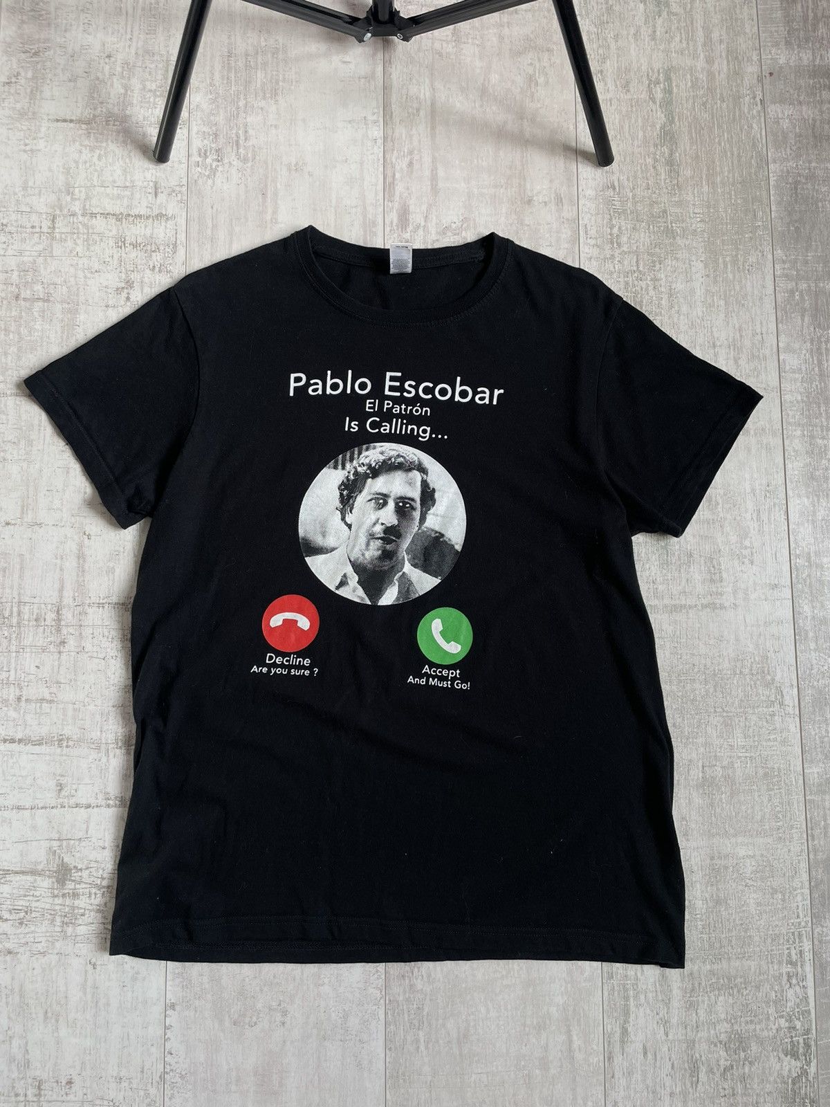 Other Y2K Crazy 00’s Pablo Escobar “Is Calling…” T-Shirt Funny Size US M / EU 48-50 / 2 - 1 Thumbnail