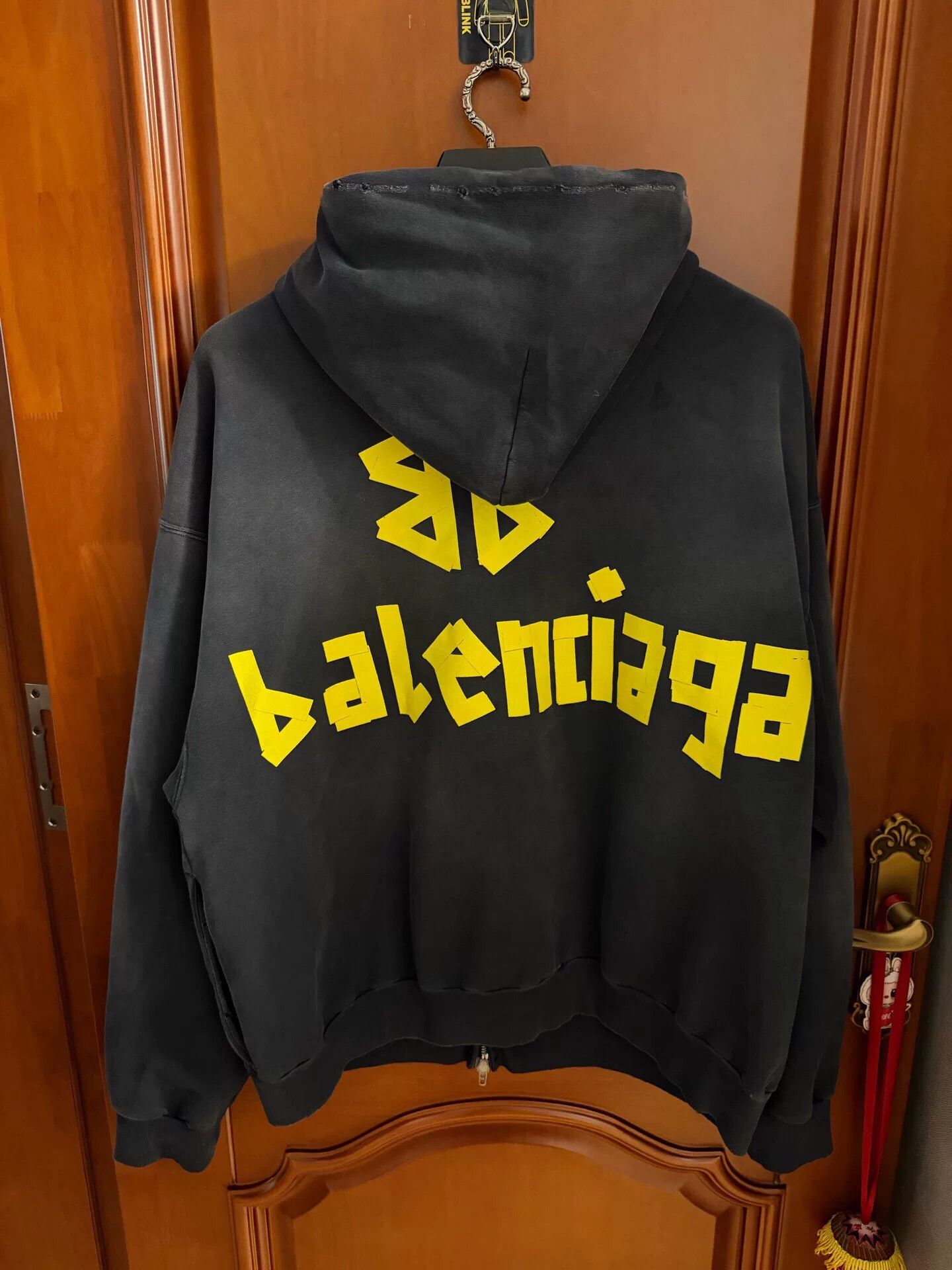 Balenciaga balenciaga black zip-up hoodie with tag Size US S / EU 44-46 / 1 - 1 Thumbnail