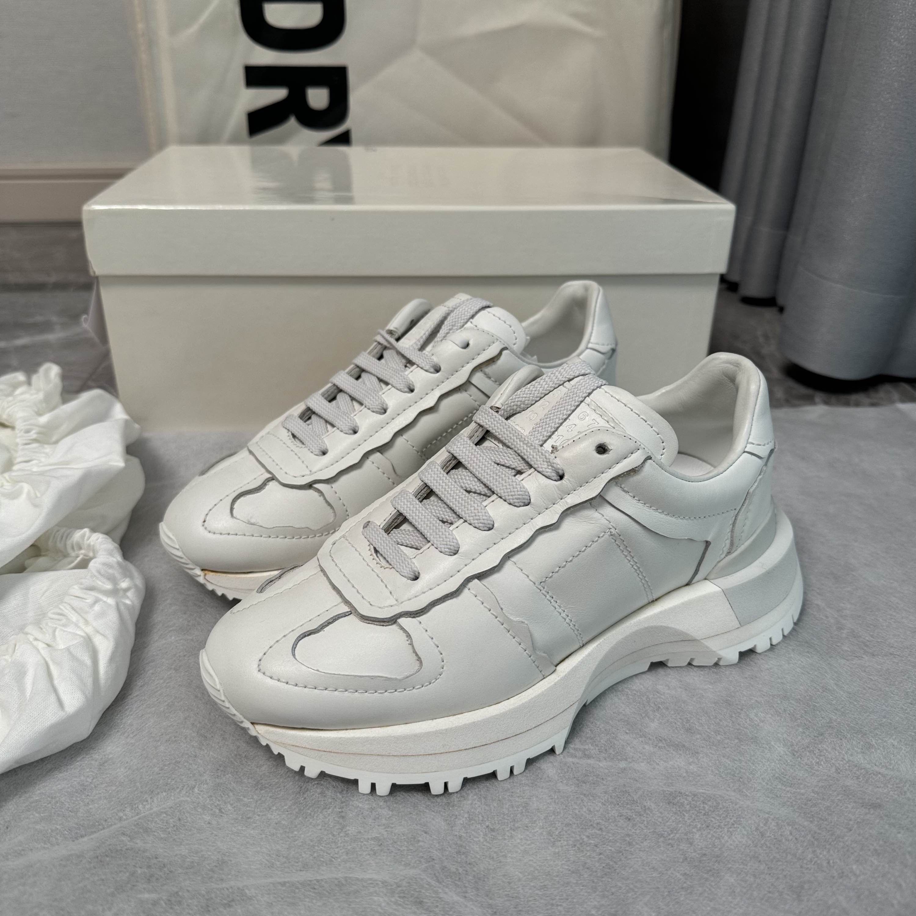 Maison Margiela Maison Margiela White Low-Top Sneakers Size 35 Size US 5 / IT 35 - 1 Thumbnail