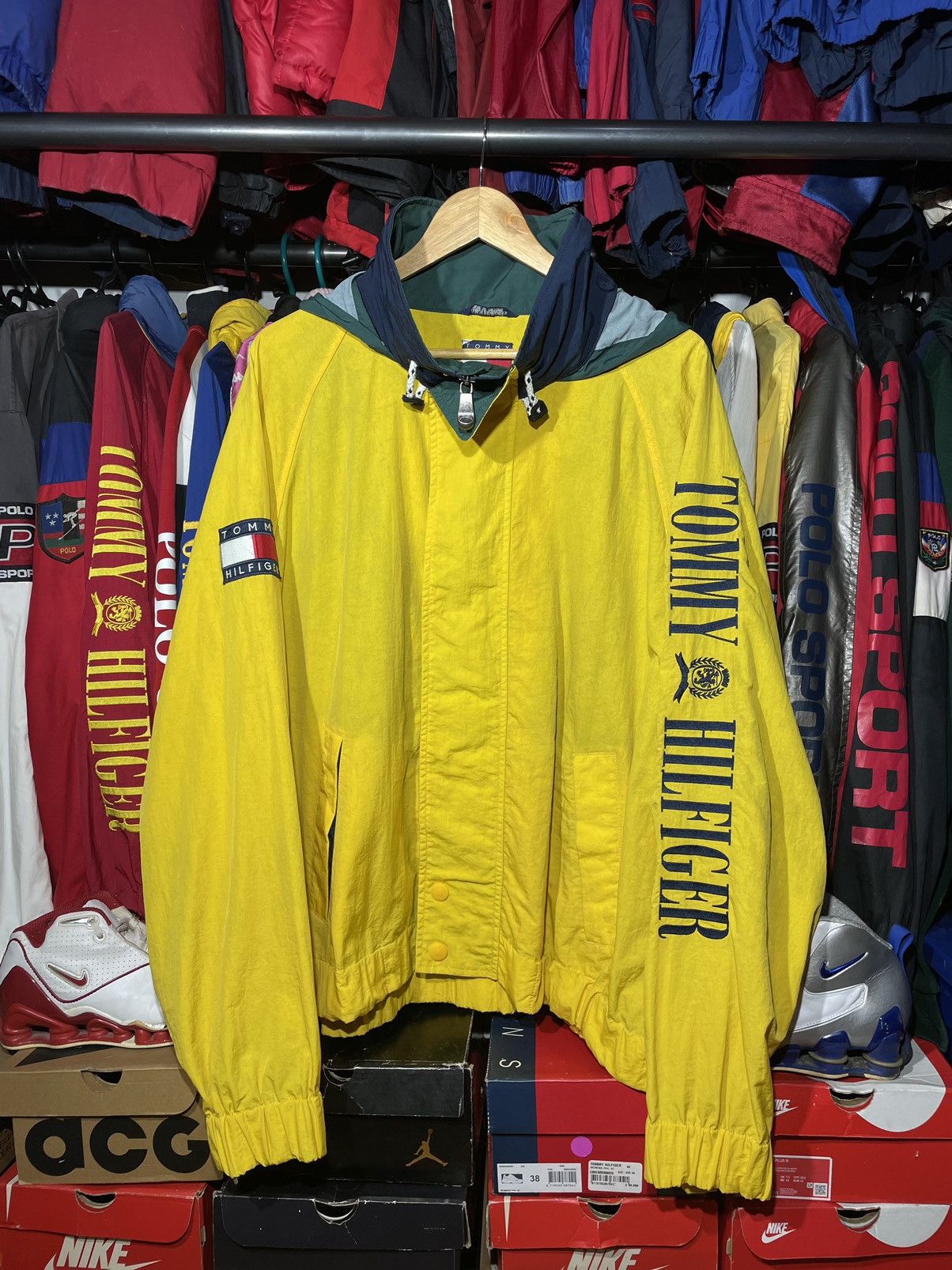 Tommy Hilfiger Jacket Tommy Hilfiger Spell Out 90’s Vintage Size US XL / EU 56 / 4 - 1 Thumbnail