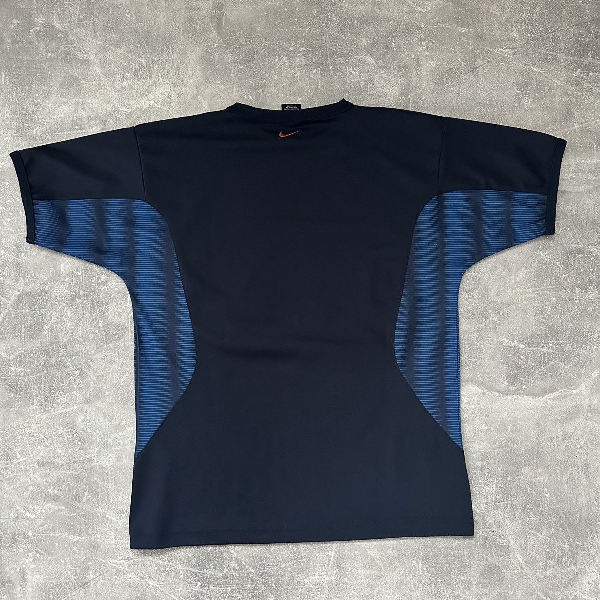 Nike × Vintage VINTAGE Nike Navy Centre-Logo Tee Size US M / EU 48-50 / 2 - 3 Thumbnail