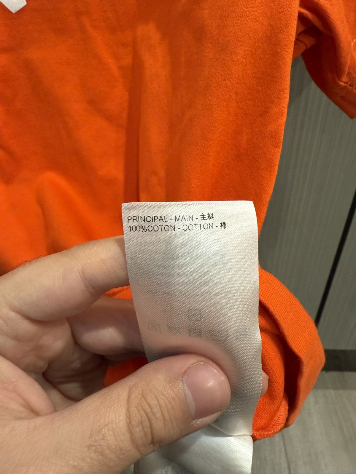 Louis Vuitton Louis Vuitton Orange Logo T Shirt Size US S / EU 44-46 / 1 - 7 Thumbnail