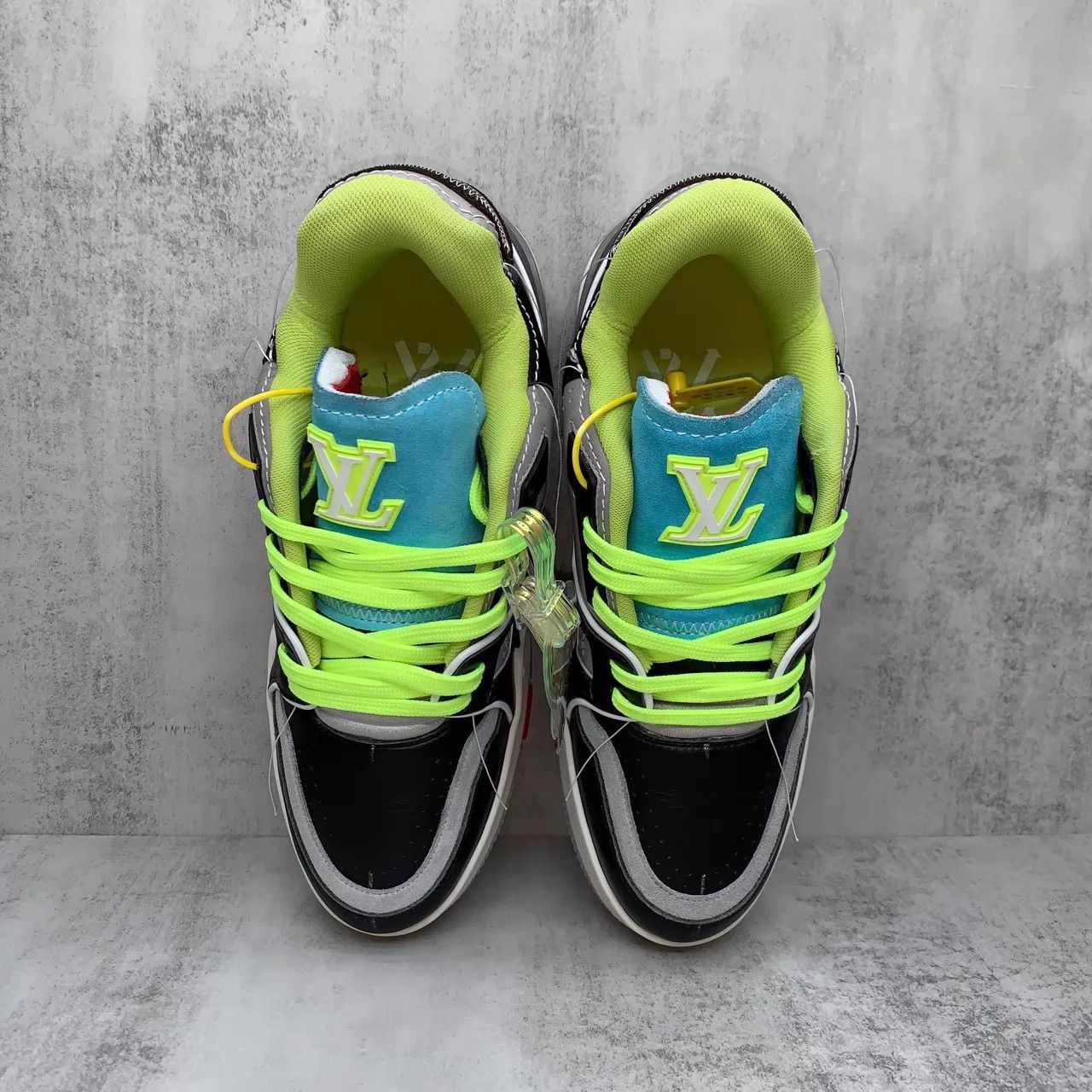 Louis Vuitton Louis Vuitton Trainer SS Black Cement/Blue Black US6/EU40 Size US 7 / EU 40 - 6 Thumbnail