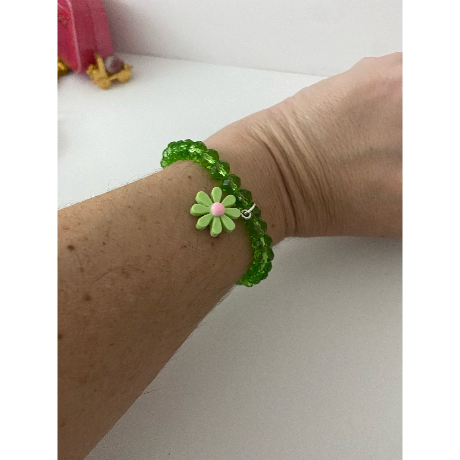 Handmade glass bead bracelet with daisy charm Size ONE SIZE - 1 Thumbnail