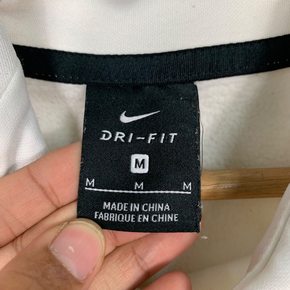 Nike NIKE SWOOSH Big Logo White Pullover Hoodies #2547-C115 Size US M / EU 48-50 / 2 - 12 Thumbnail