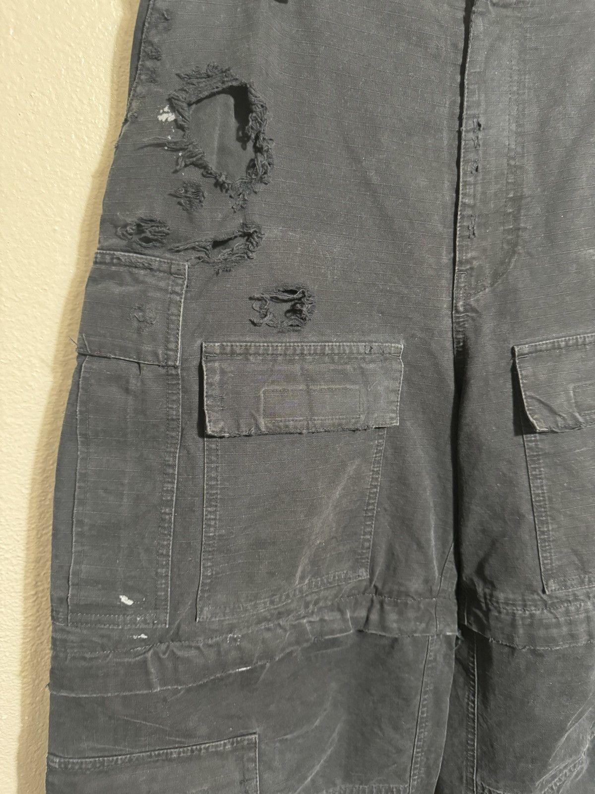 Balenciaga Balenciaga Distressed Large Cargo Pants Size US 30 / EU 46 - 3 Thumbnail