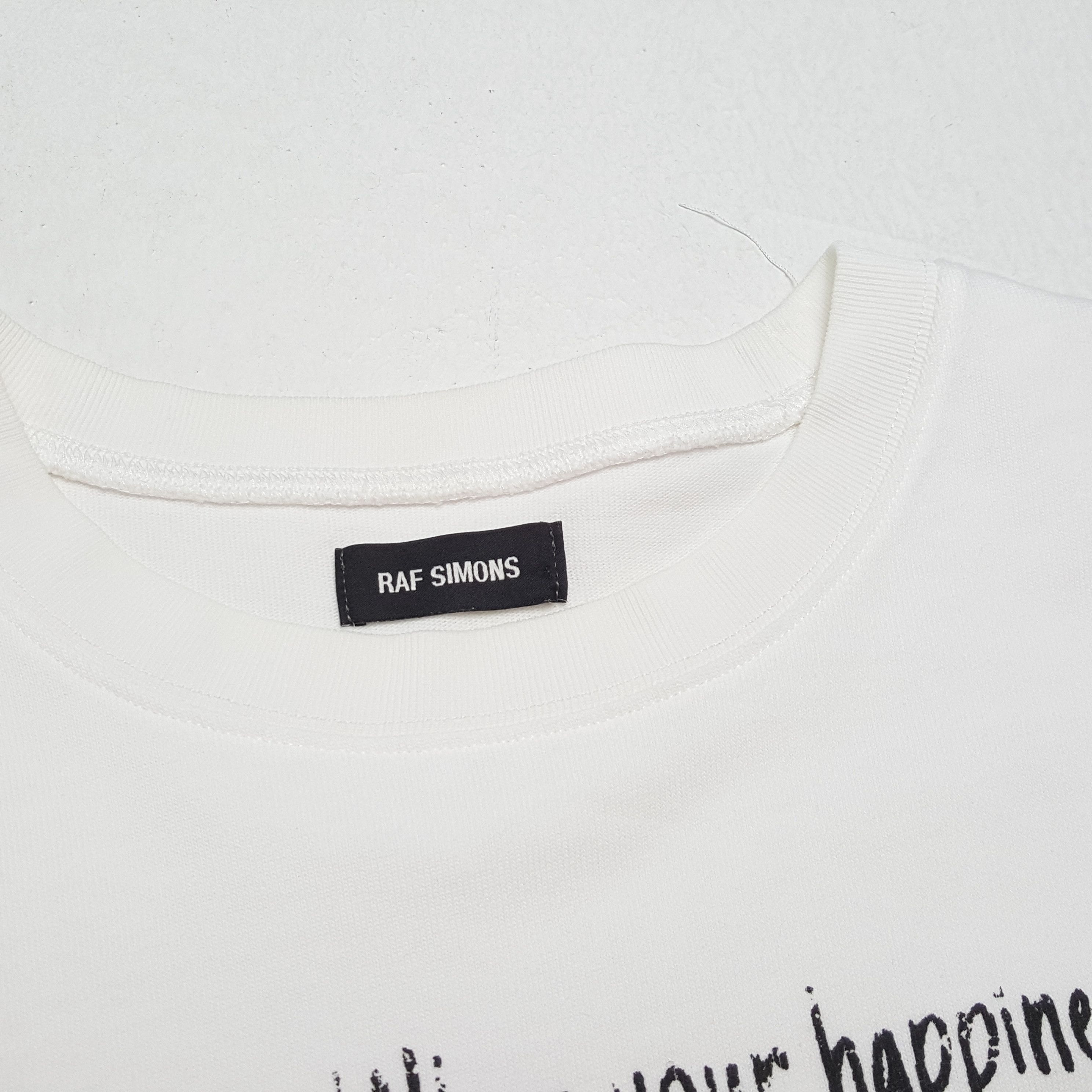 Vintage RAF SIMONS Fashion Brand Designer Tshirt Size US L / EU 52-54 / 3 - 8 Thumbnail