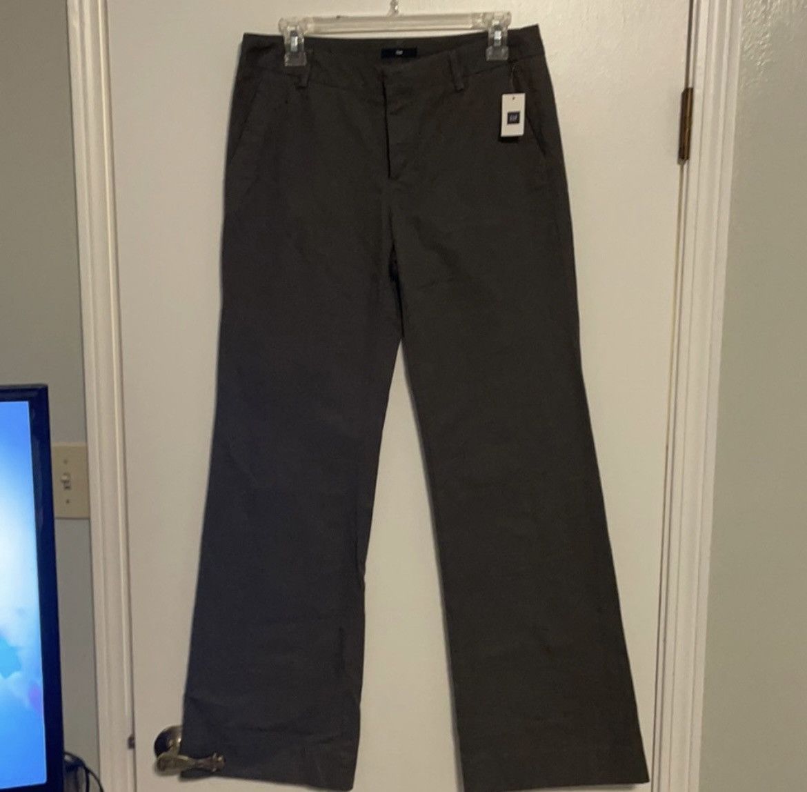 Gap GAP Grey Straight Leg Pants Size 27" / US 4 / IT 40 - 1 Thumbnail