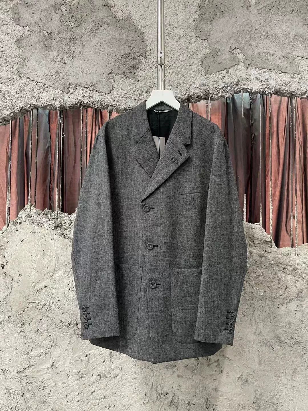 Dior dior gray tailored suit jacket size 48 Size US L / EU 52-54 / 3 - 1 Thumbnail
