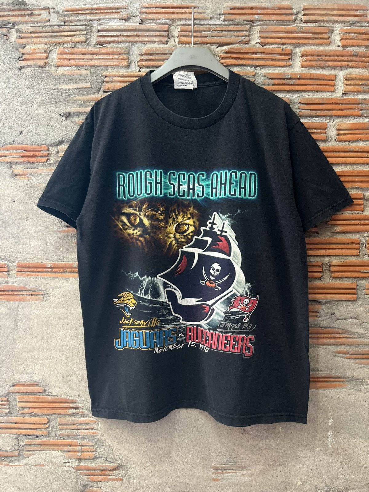 NFL Vtg Rough Seas Ahead Jaguars vs Buccaneers 1998’s Tshirt Size US L / EU 52-54 / 3 - 2 Thumbnail