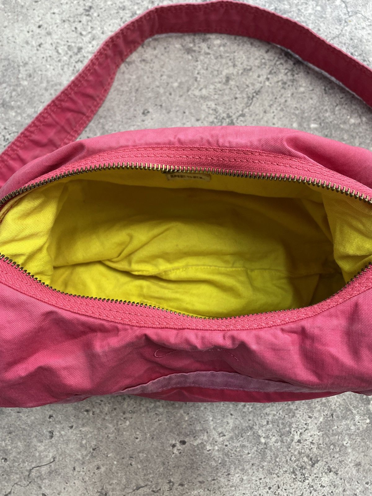 Diesel Vintage Dieslel Bag Y2K Sling bag Messenger Pink 00s Size ONE SIZE - 8 Thumbnail