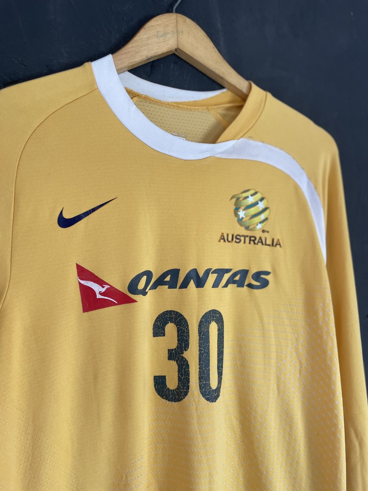 Nike Australia Worldcup 2007 Player Issued Qantas Size US M / EU 48-50 / 2 - 2 Thumbnail