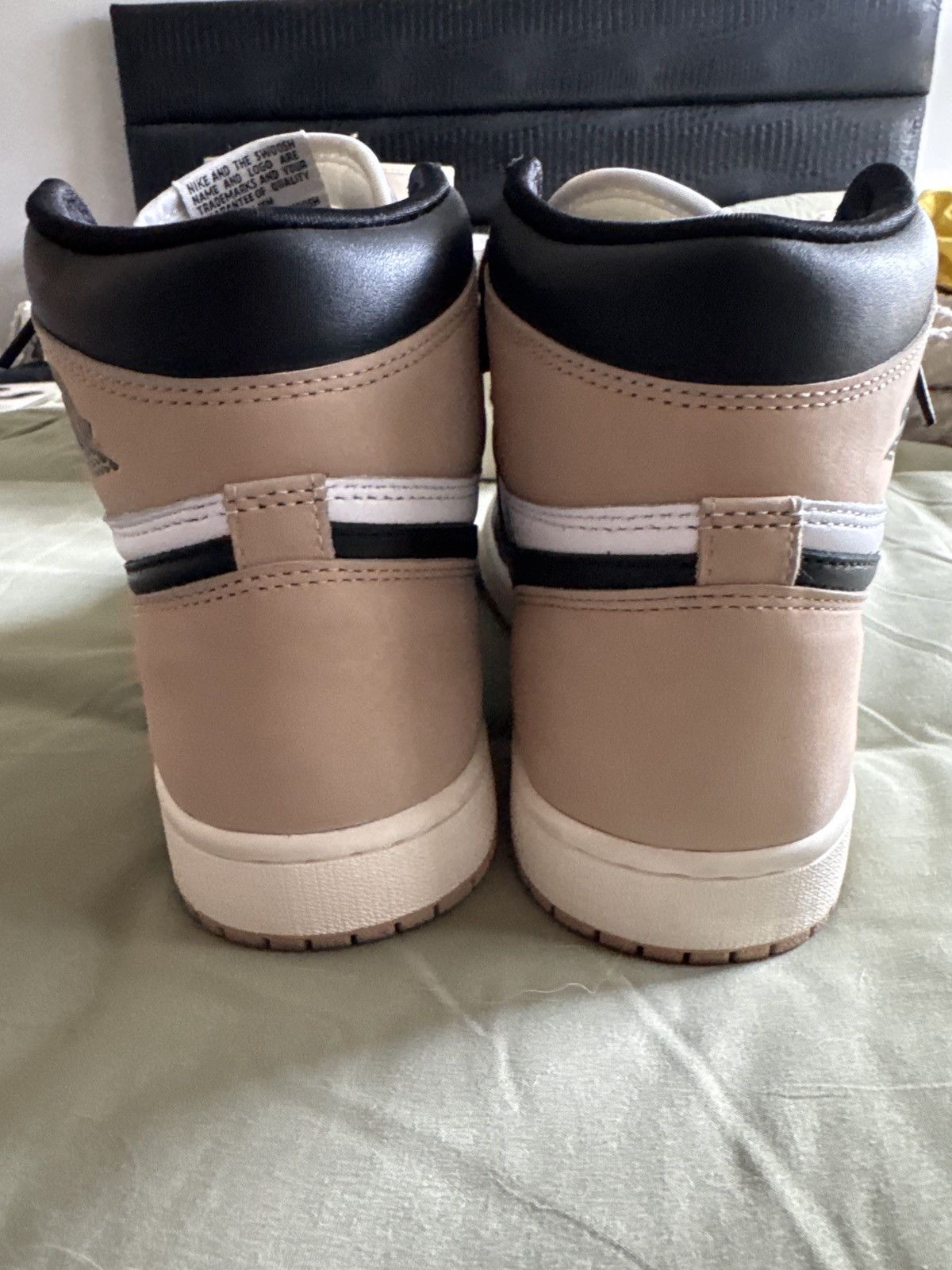 Jordan Brand Air Jordan 1 Retro Latte Size US 10.5 / IT 40.5 - 4 Thumbnail