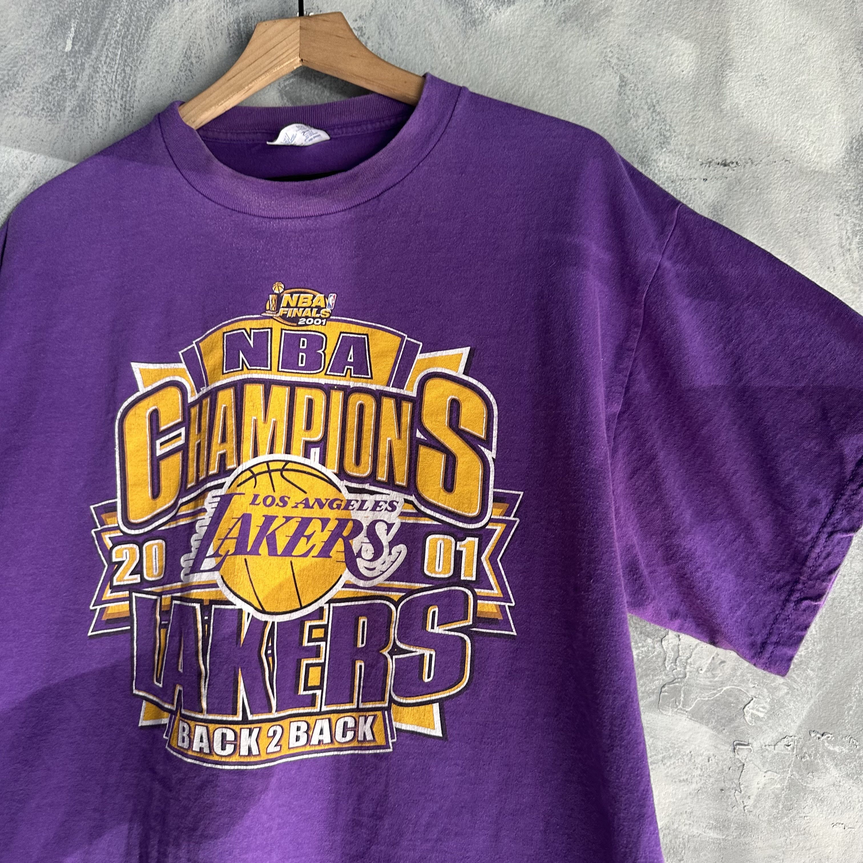 Champion Vintage Los Angeles LA Lakers 2001 Back 2 Back T Shirt Size US XL / EU 56 / 4 - 4 Thumbnail
