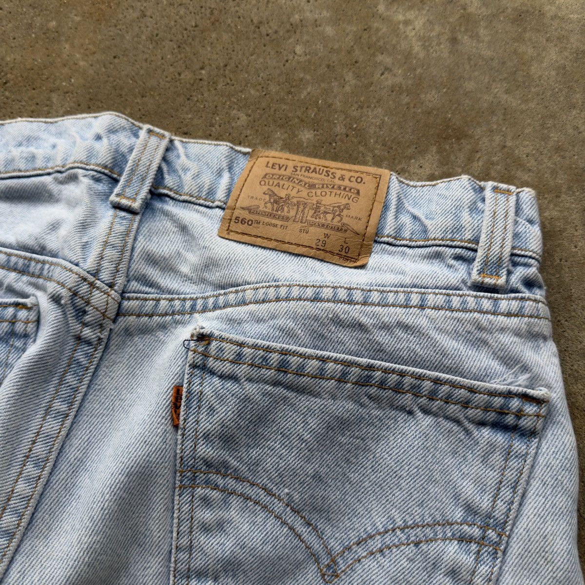 Vintage Levi's 560 Thrashed Faded Distressed Jeans ERD Grunge Size US 29 - 10 Thumbnail