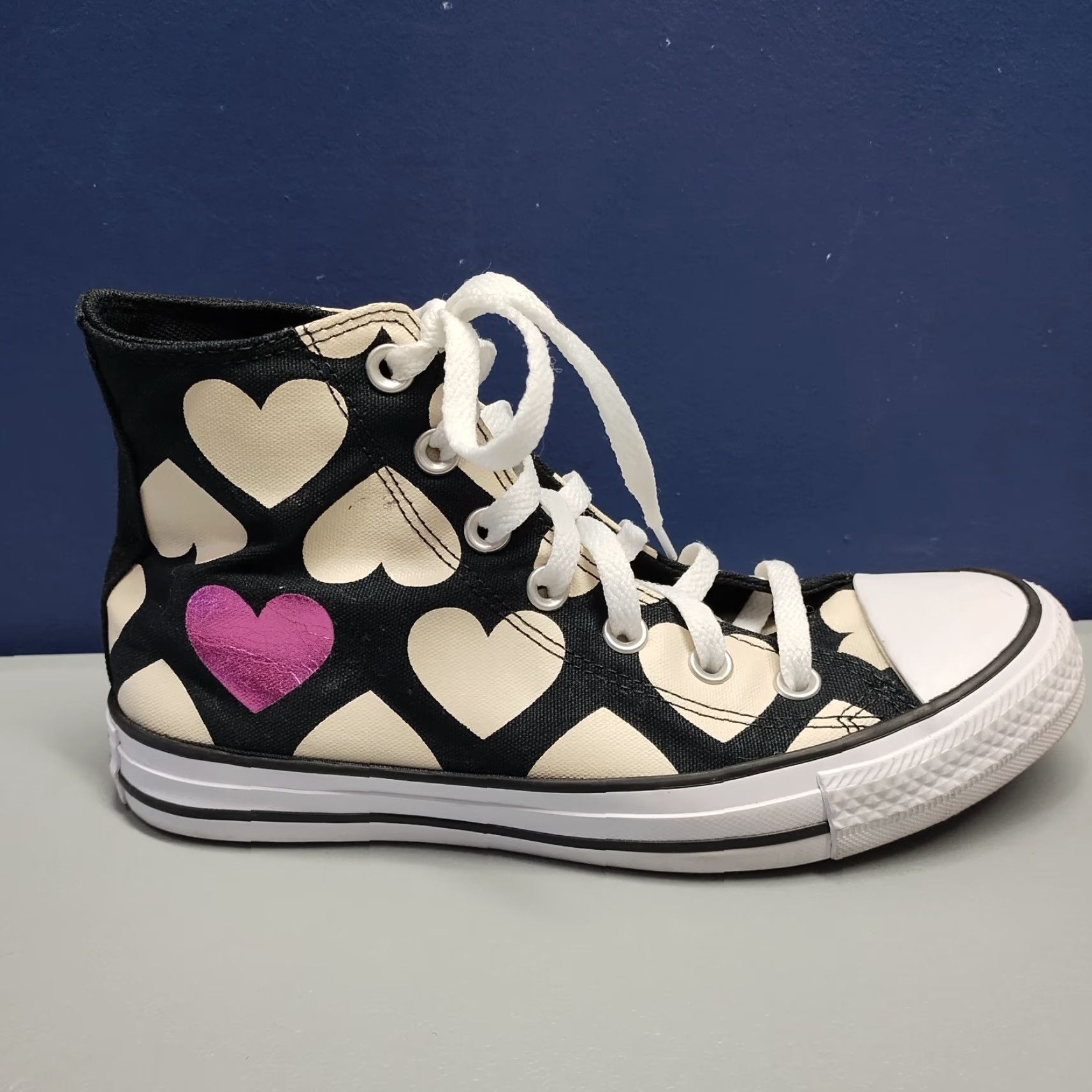 Converse Converse Chuck Taylor High Top Sneakers Womens Size 7 Black Multi Twisted Hearts - Size 7 Womens Converse High Top Sneaker Black Multi Twisted Hearts Size M / US 6-8 / IT 42-44 - 6 Thumbnail