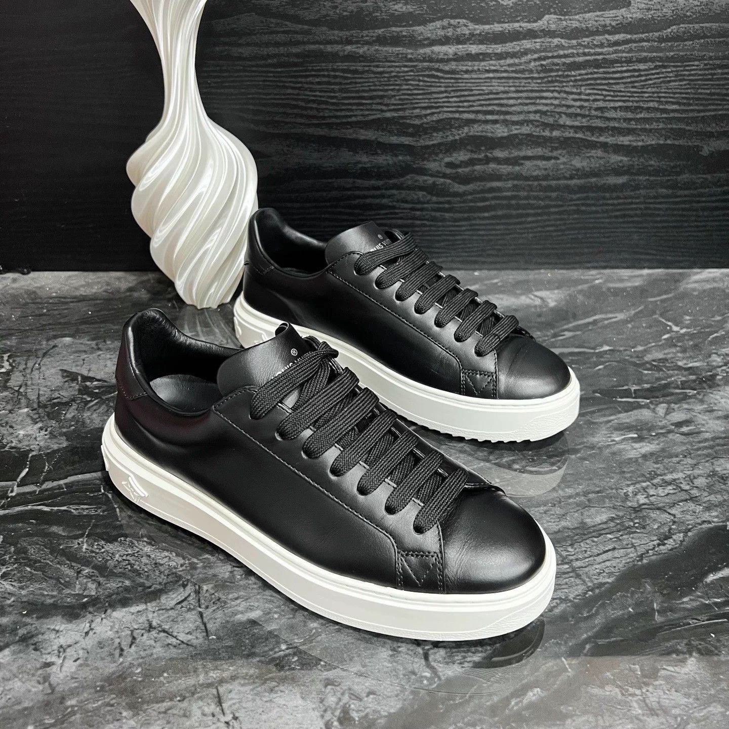 Louis Vuitton LV platform sneakers black/white colorblock 37.5 Size US 6.5 / IT 36.5 - 3 Thumbnail
