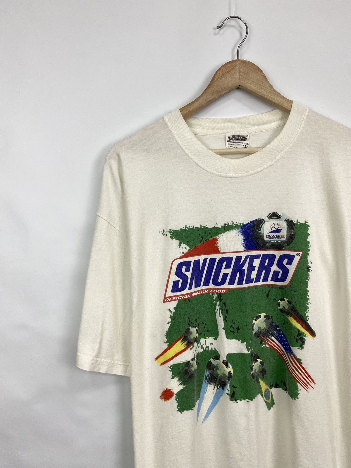 Vintage Vintage 1998 Snickers t-shirt Travis Scott Y2K cw21 Size US L / EU 52-54 / 3 - 3 Thumbnail