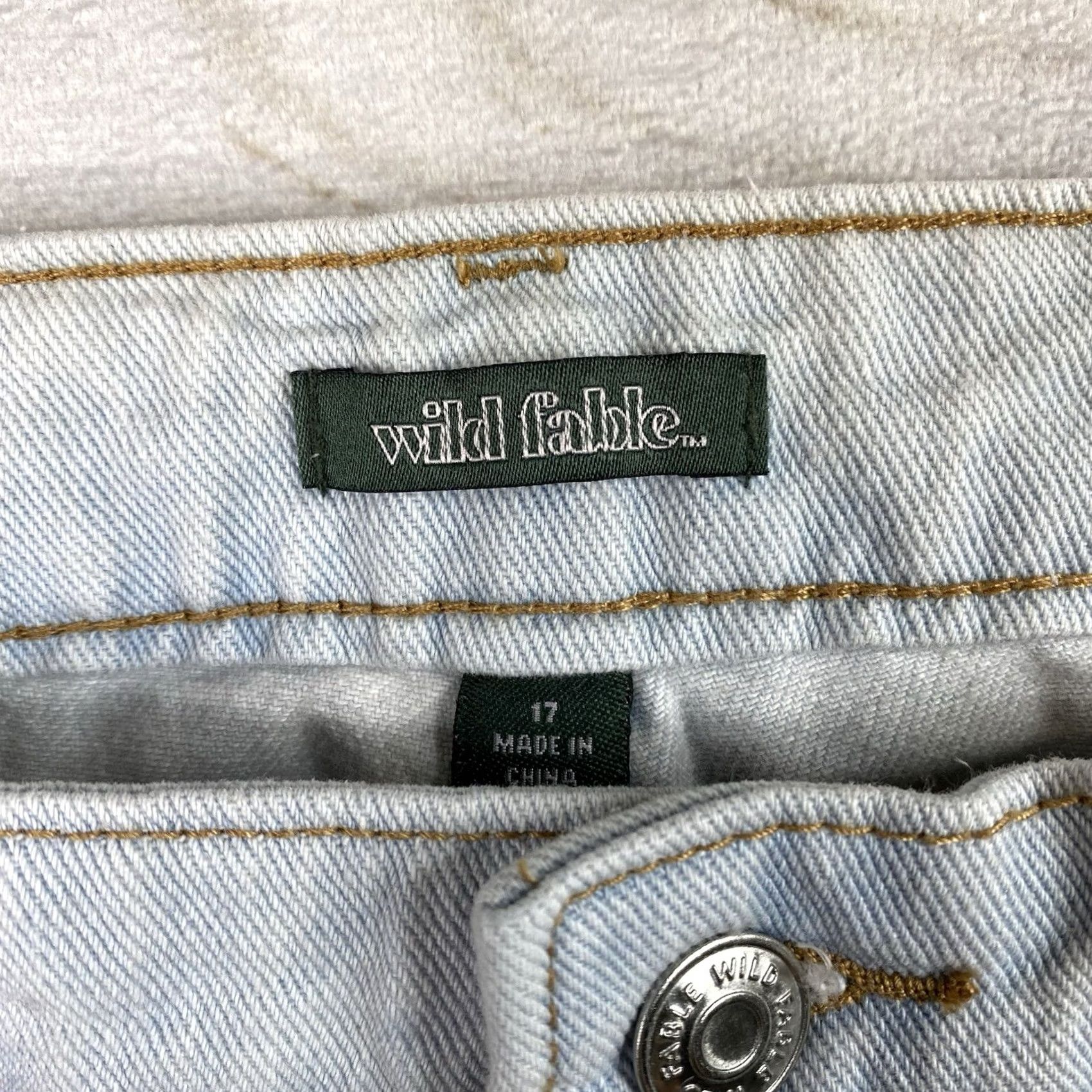 Vintage Wild Fable Shorts Womens Juniors 17 High Rise Denim 3” Inseam Light Wash Blue Jeans Size 38" / US 16 / IT 52 - 4 Thumbnail