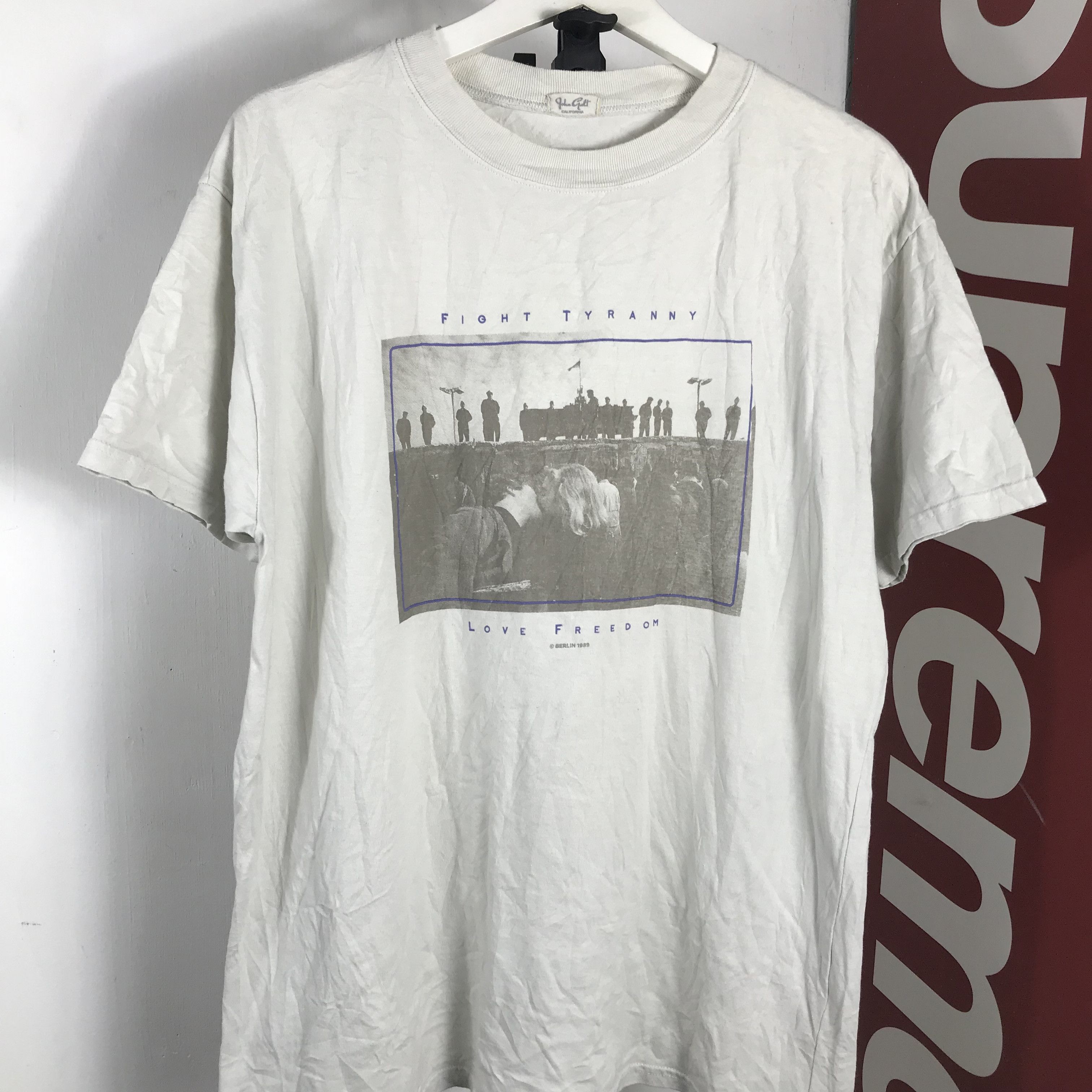 Vintage Brandy Melville Fight Tyranny Love Freedom Berlin phototee Size US L / EU 52-54 / 3 - 2 Thumbnail