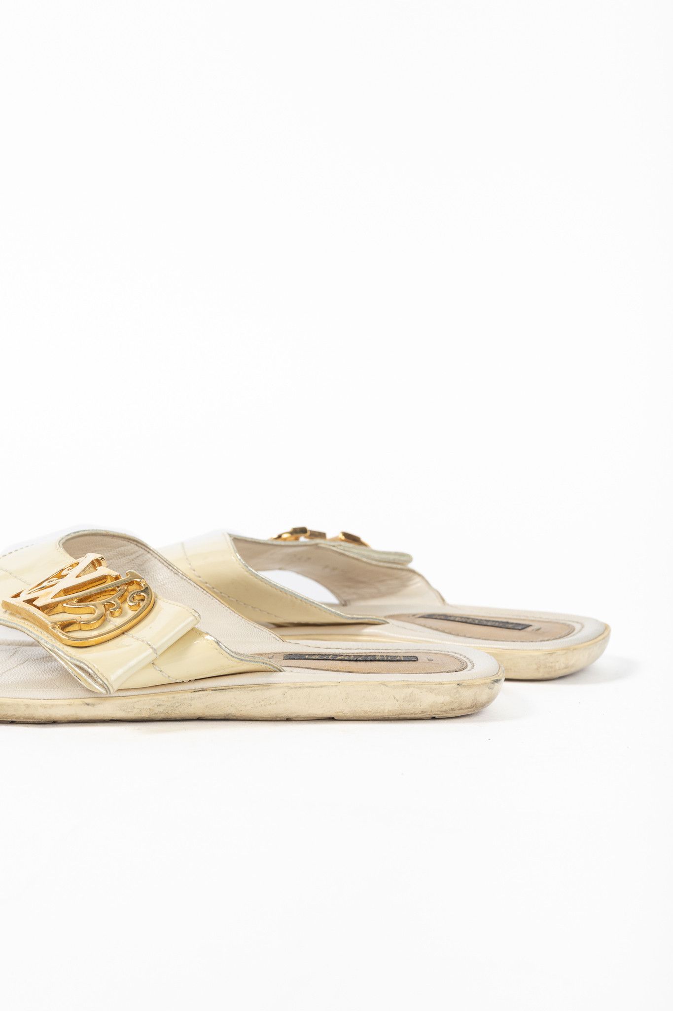 Louis Vuitton Louis Vuitton Zoé Blanc Patent-Leather LV Flat Thong Sandals Size US 8 / IT 38 - 8 Thumbnail