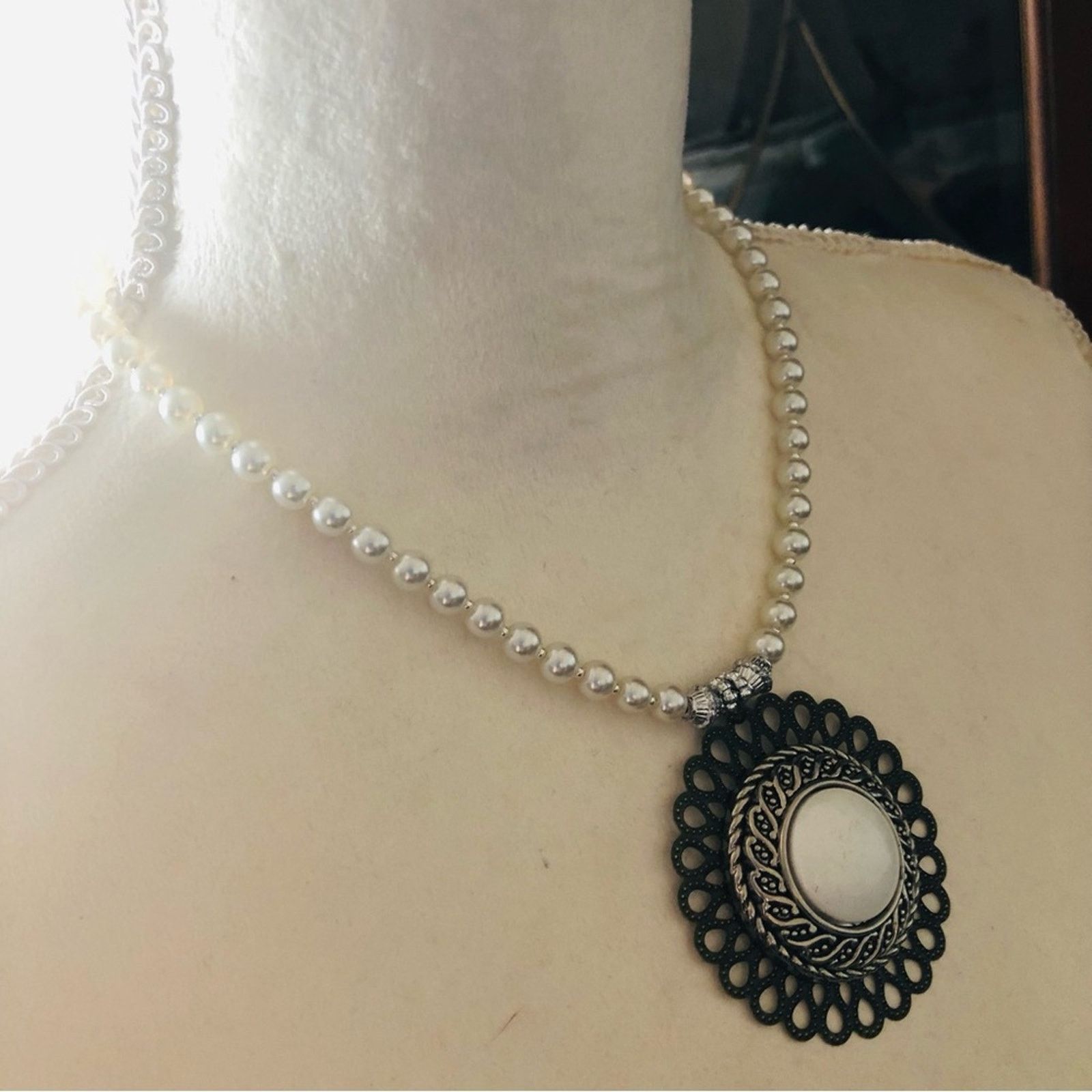 Handmade Handcrafted repurpose filigree medallion Pearl necklace Size ONE SIZE - 3 Thumbnail