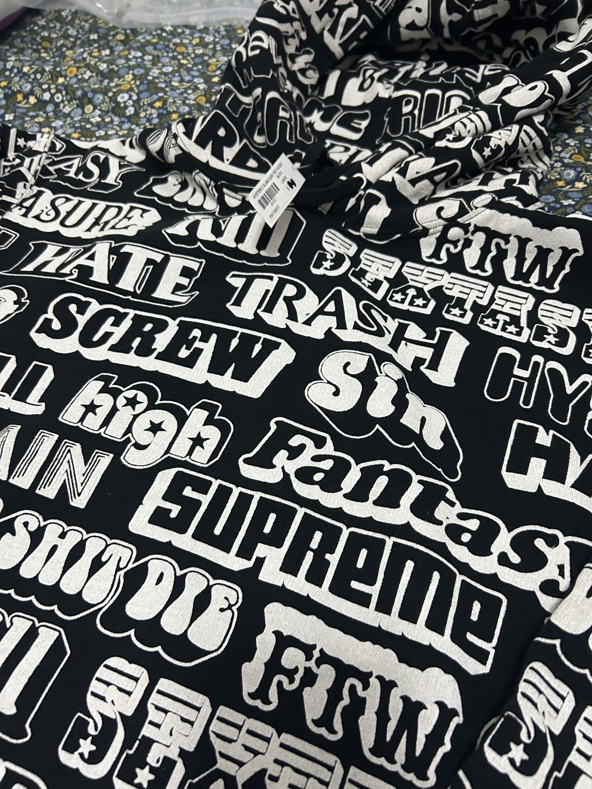 Hysteric Glamour × Supreme 2017 Supreme x hysteric glamour text hoodie sweatshirt Size US L / EU 52-54 / 3 - 3 Thumbnail