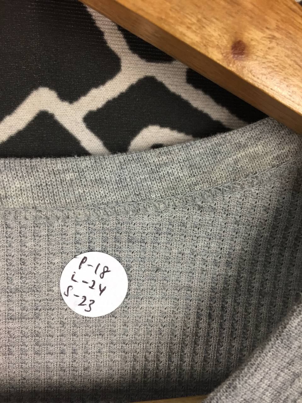 Uniqlo Uniqlo Thermal Waffle Knit Long Sleeve Henley Tee Size S Size US S / EU 44-46 / 1 - 11 Thumbnail