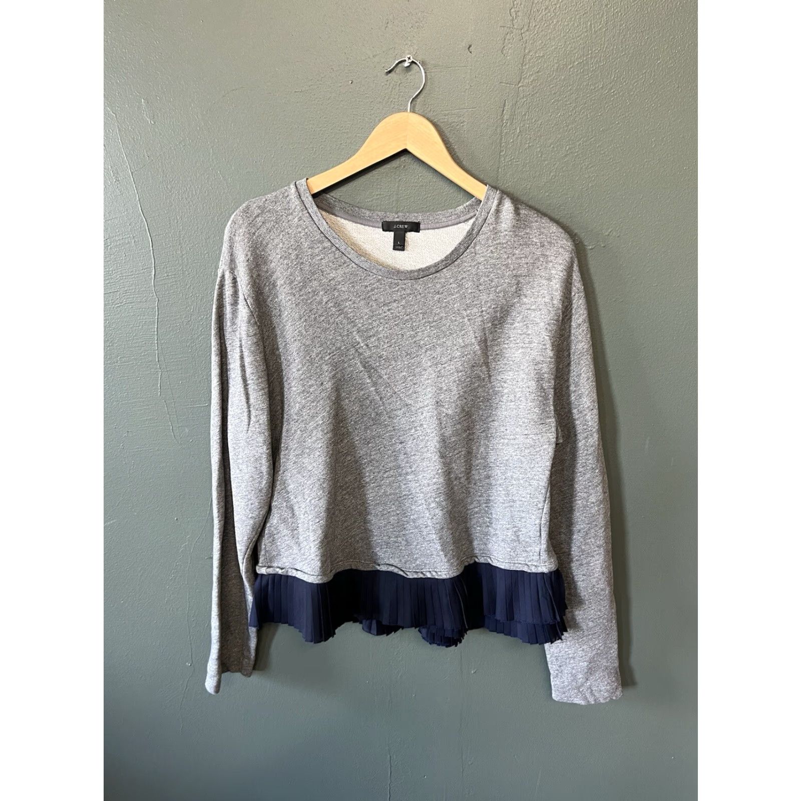 J.Crew J.CREW Sweatshirt Womens Gray Long Sleeve Pullover Size L Size L / US 10 / IT 46 - 2 Thumbnail