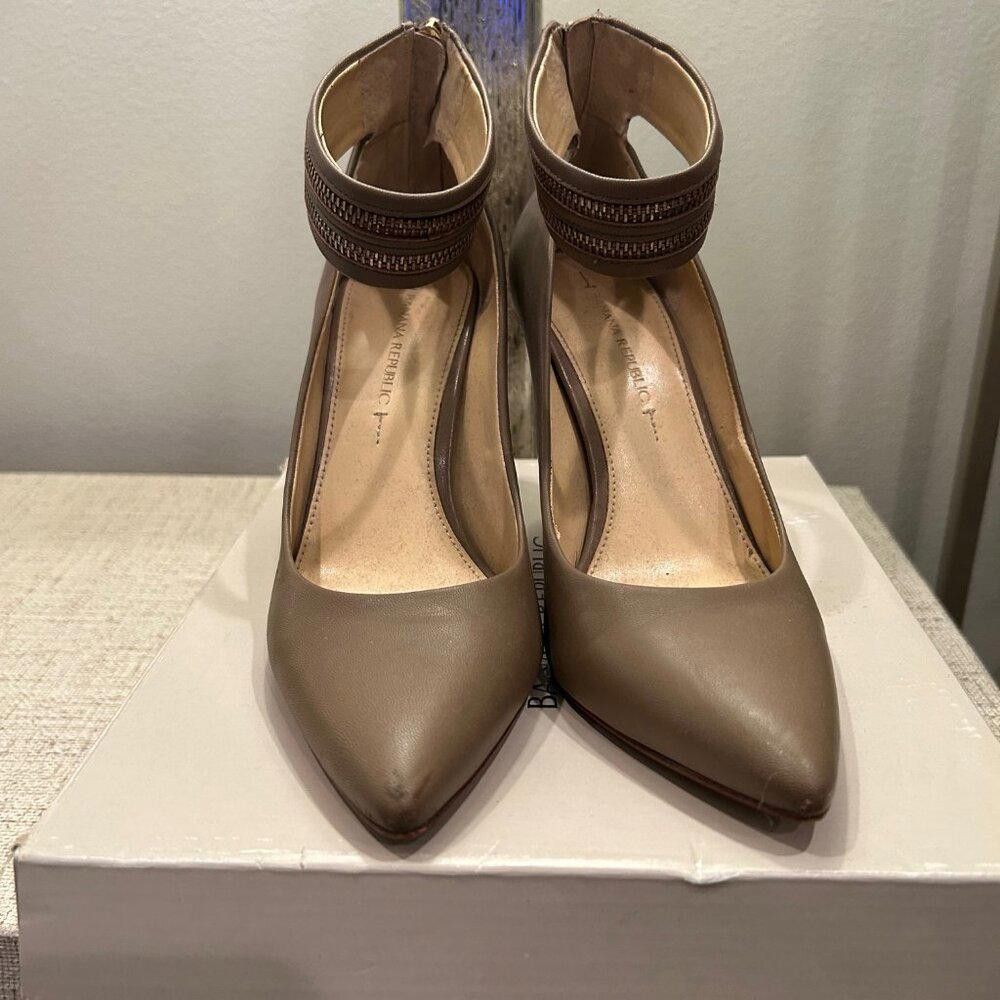 Banana Republic Banana Republic GAYLE pump with Zippered Ankle Strap Size US 8.5 / IT 38.5 - 4 Thumbnail