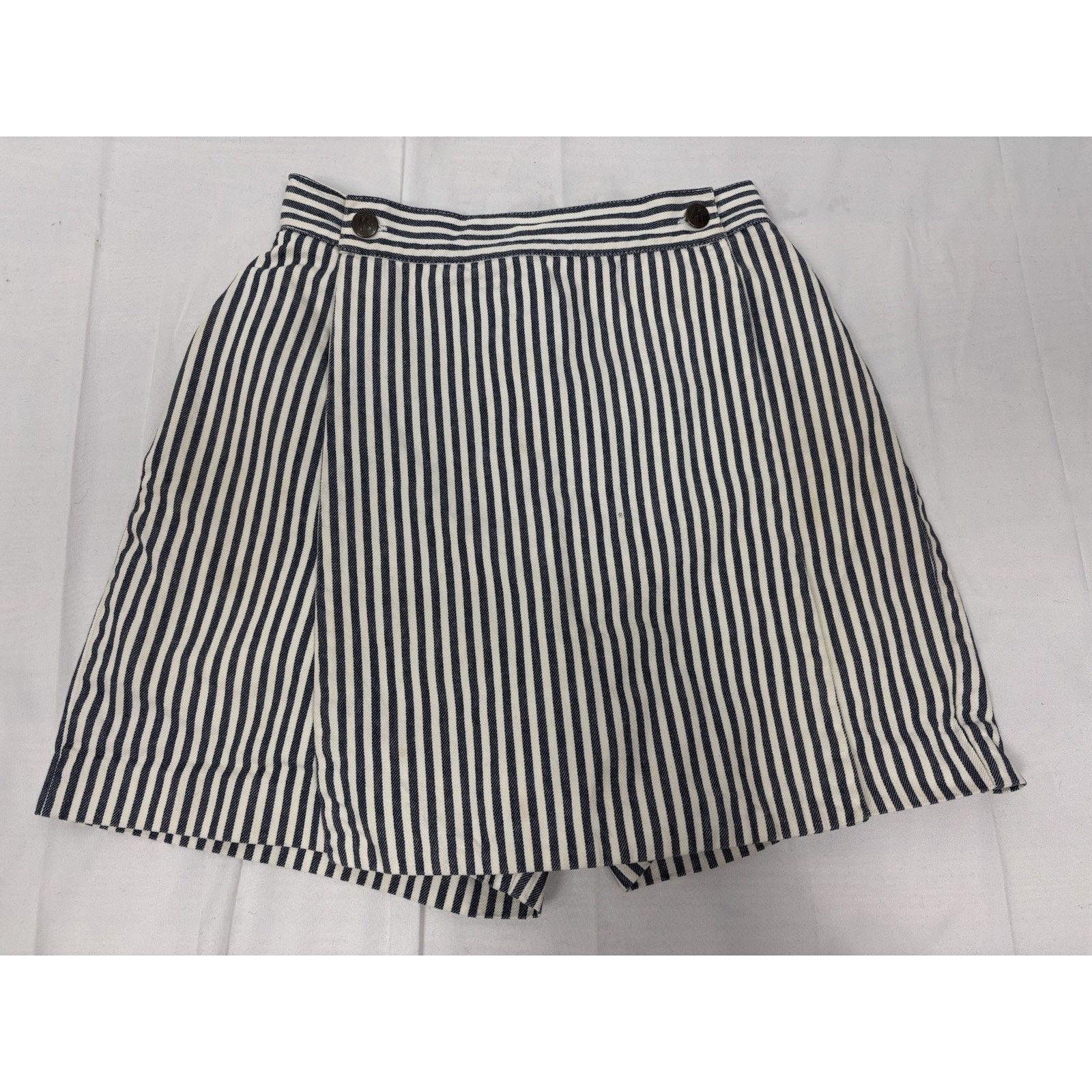Michael Kors Kors Vintage Michael Kors Blue White Striped Denim Skort 6 Size 28" / US 6 / IT 42 - 1 Thumbnail
