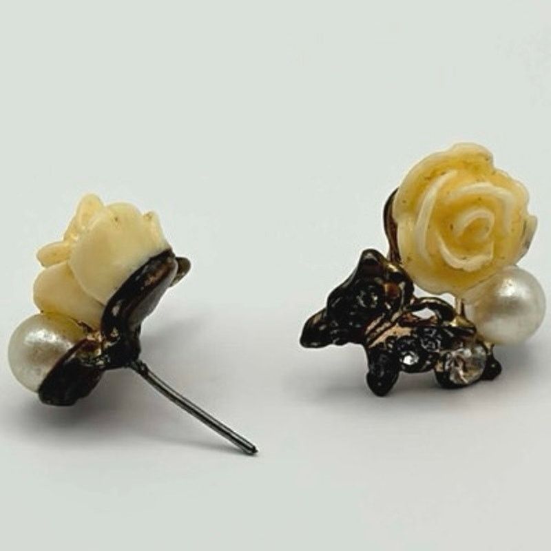 Other Gold & Cream Butterfly Flower Earrings Size ONE SIZE - 3 Thumbnail