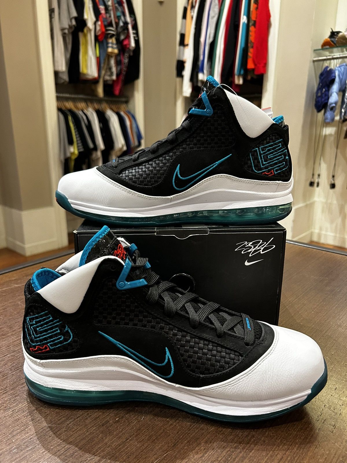 Nike Nike LeBron 7 Red Carpet (2009) Size US 10.5 / EU 43-44 - 2 Thumbnail