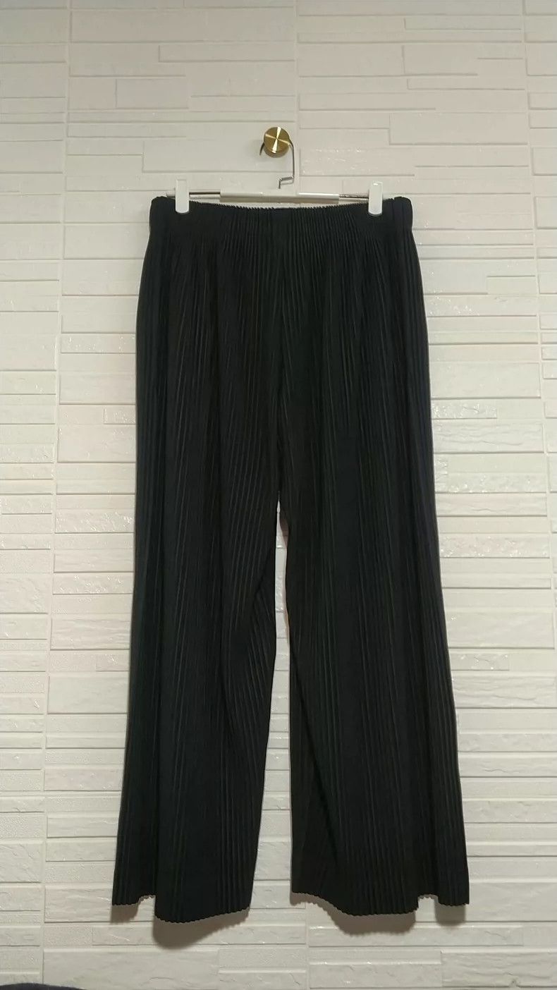 Issey Miyake Issey Miyake size:2 Black pleated trousers Size 22" - 2 Thumbnail