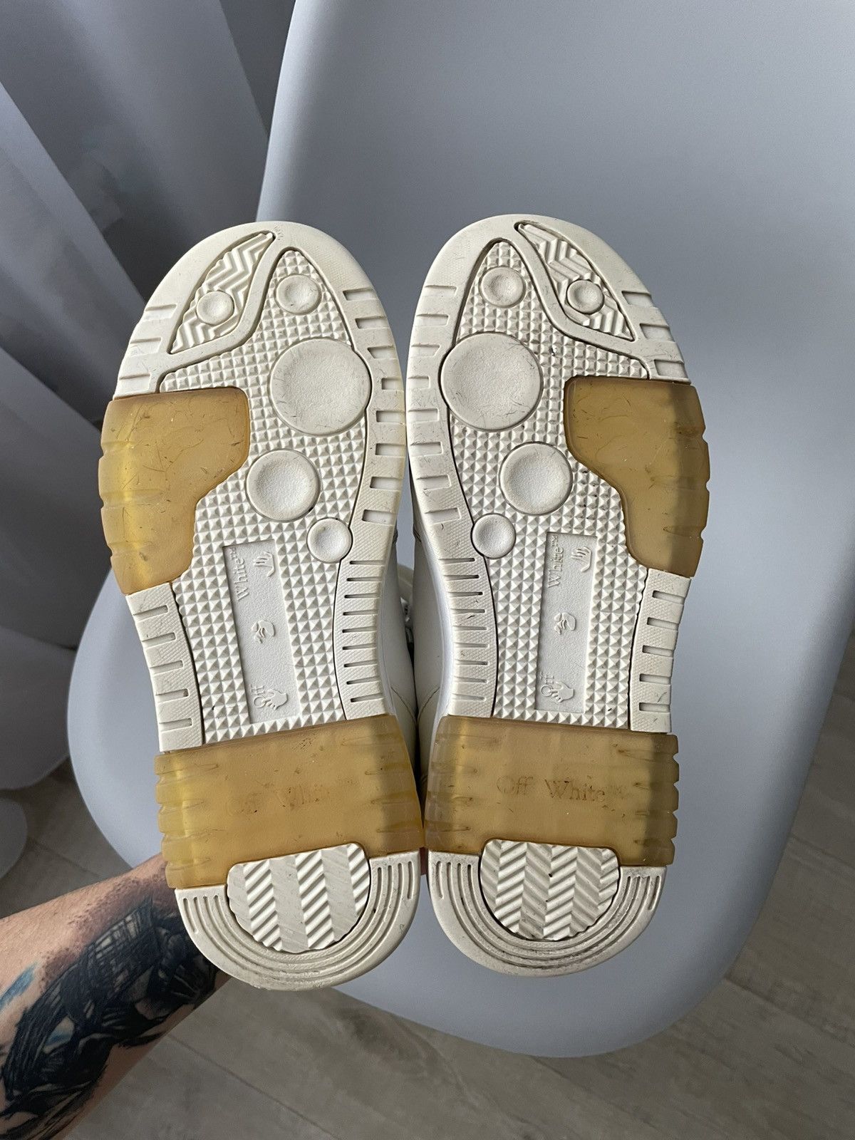 Off-White Out Of Office Beige/White men’s US 6,5 EU 39