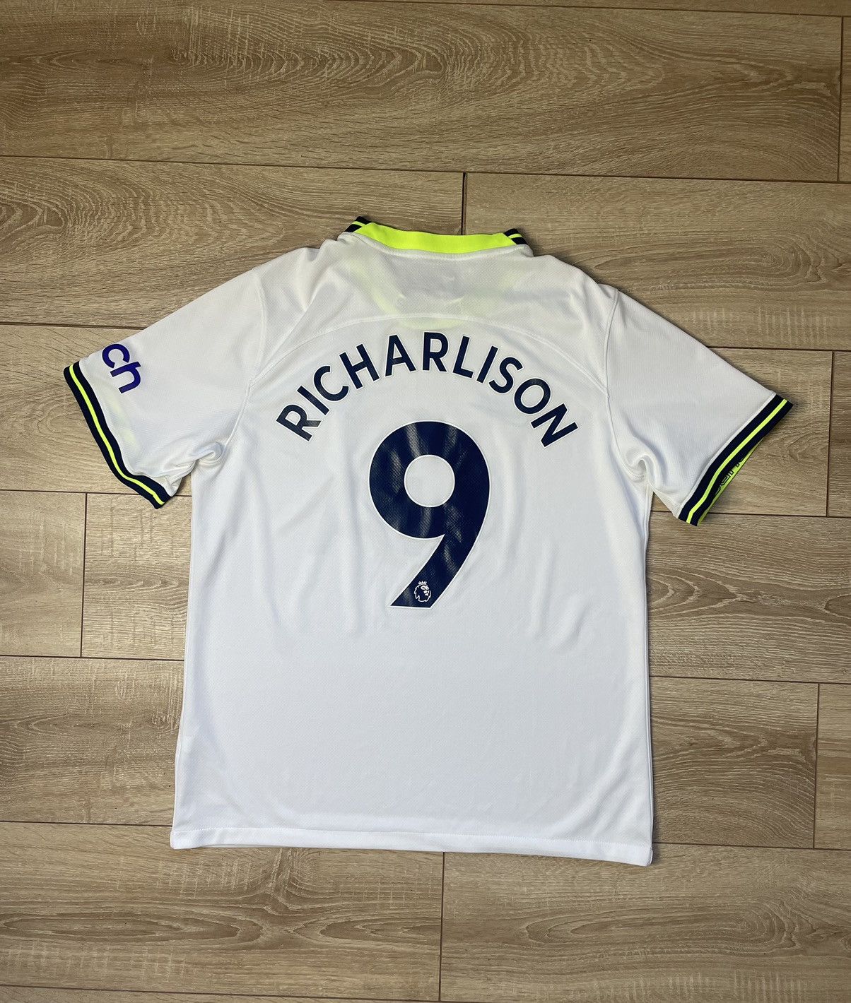 Nike Tottenham Hotspur Nike 2022/2023 Home Shirt Richarlison Size US L / EU 52-54 / 3 - 6 Thumbnail
