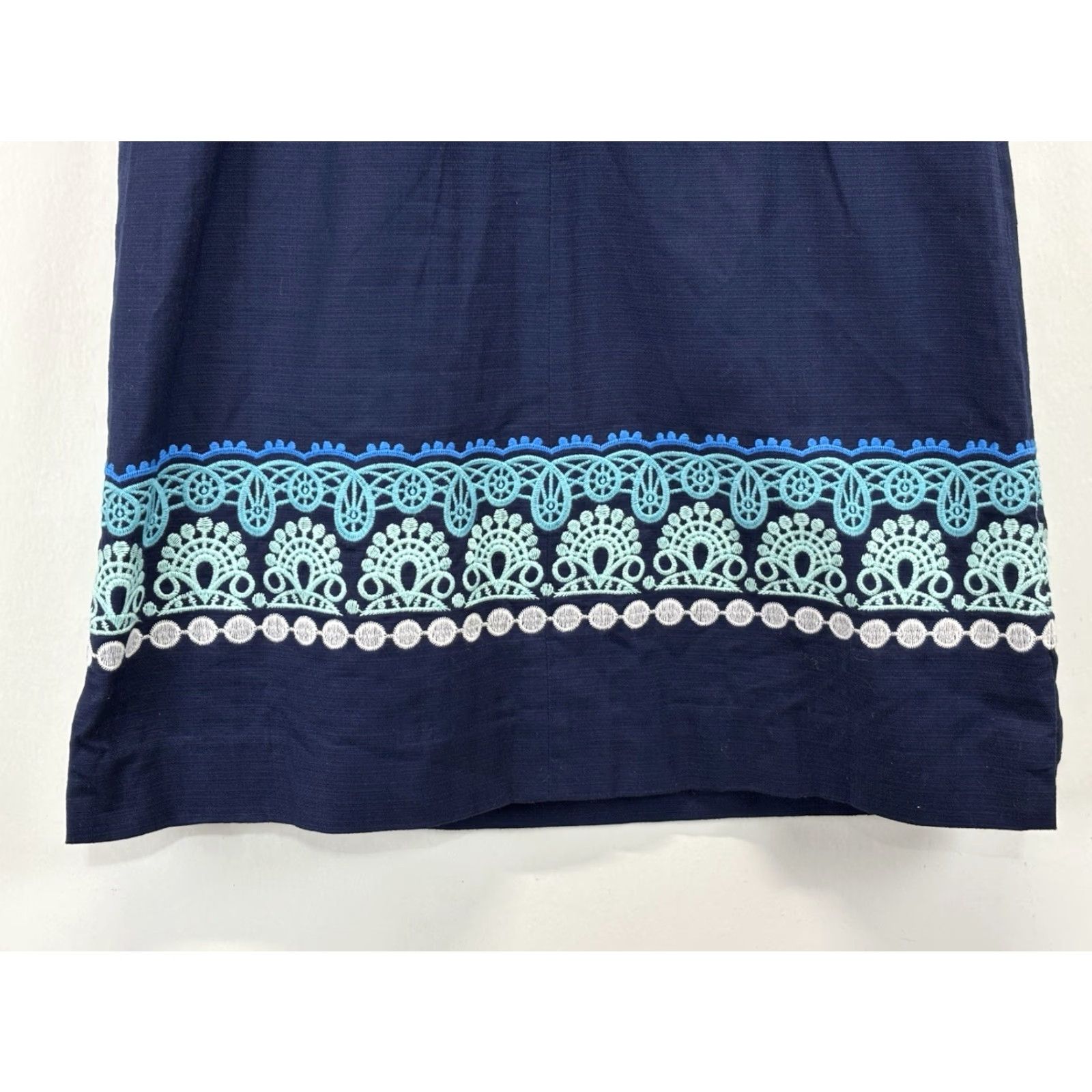 Lilly Pulitzer Lilly Pulitzer Stephanie Sheath Dress Womens 0 Navy Embroidered Resort Wear Dress Beach Sleeveless Round Neck Zip Short Vintage No Womens Size XS / US 0-2 / IT 36-38 - 4 Thumbnail