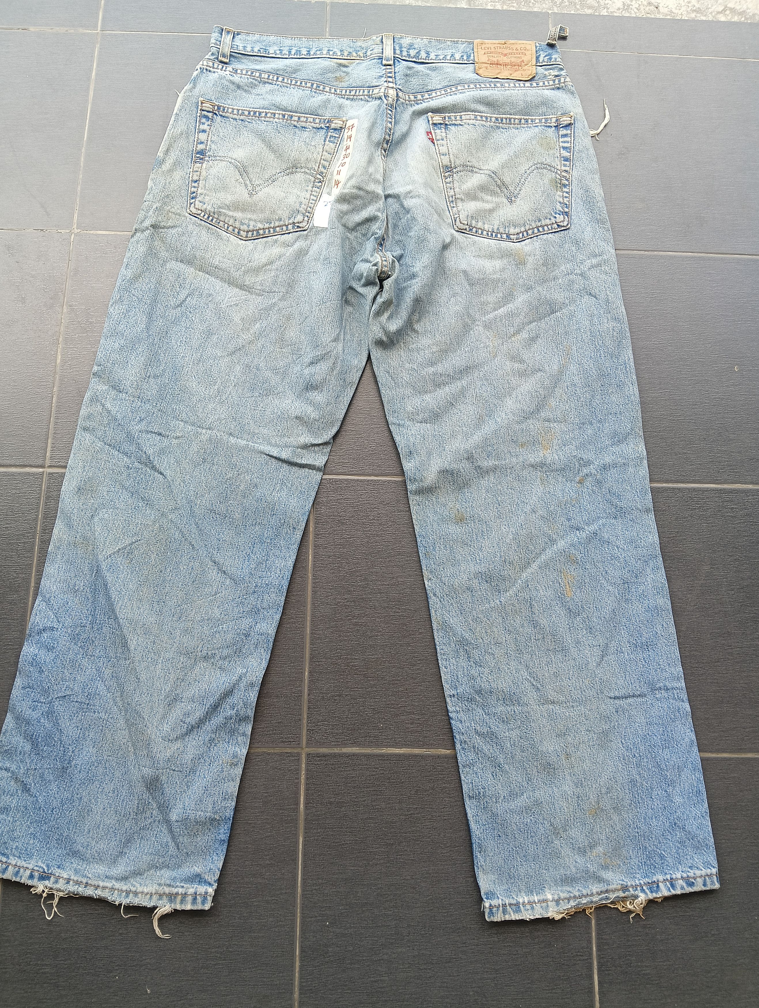 Levi's Vintage Clothing levis distressed jeans size 37 Size US 37 - 8 Thumbnail