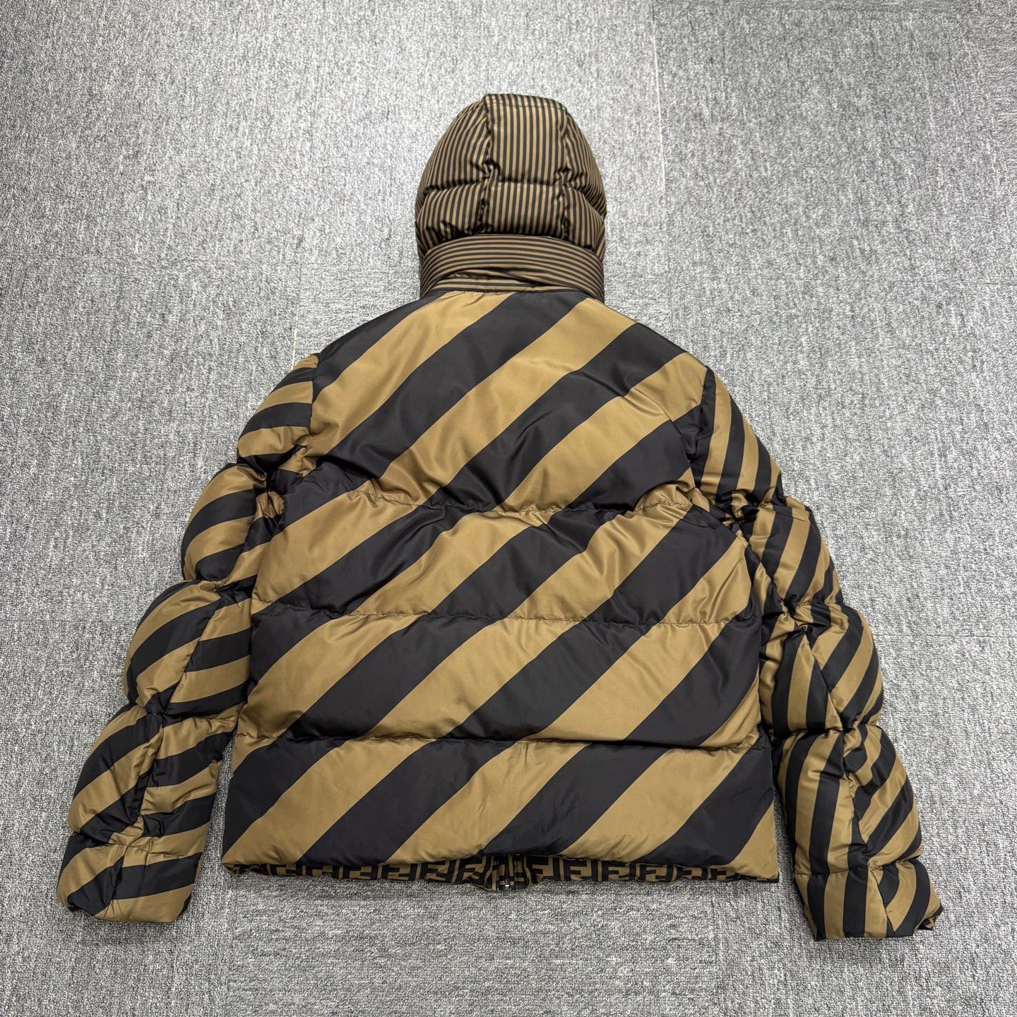 Fendi Fendi FF all over print double-sided down jacket 52 Size US L / EU 52-54 / 3 - 8 Thumbnail