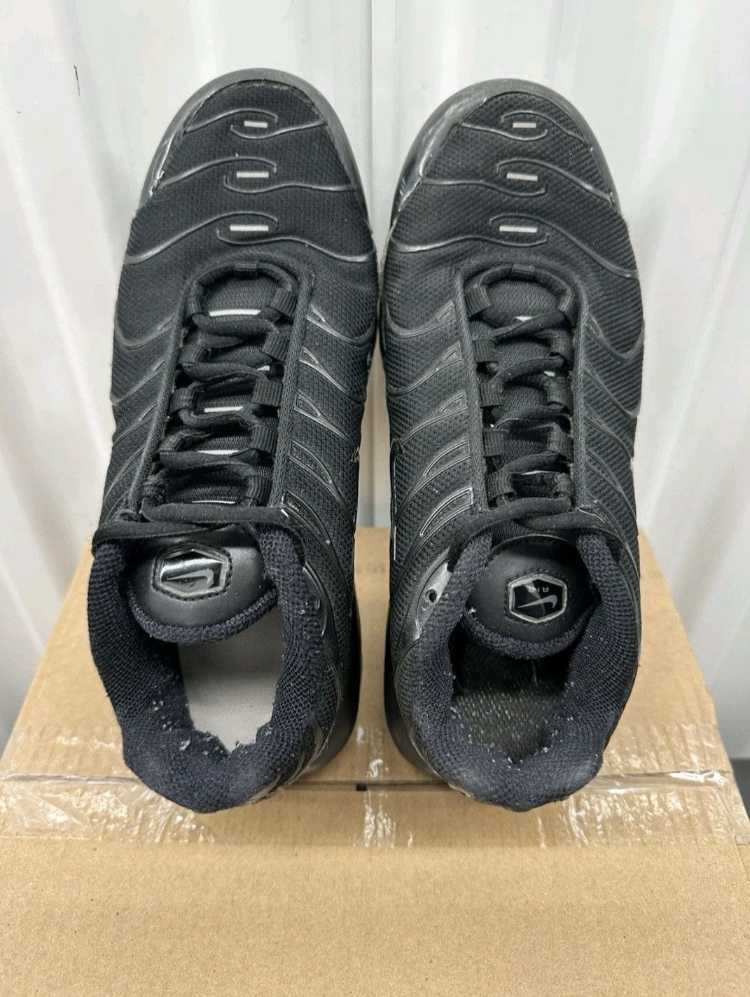 Nike Nike Air Max Plus GS Triple Black CD0609001 Size 5.5Y Size US 5.5 / EU 38 - 6 Thumbnail