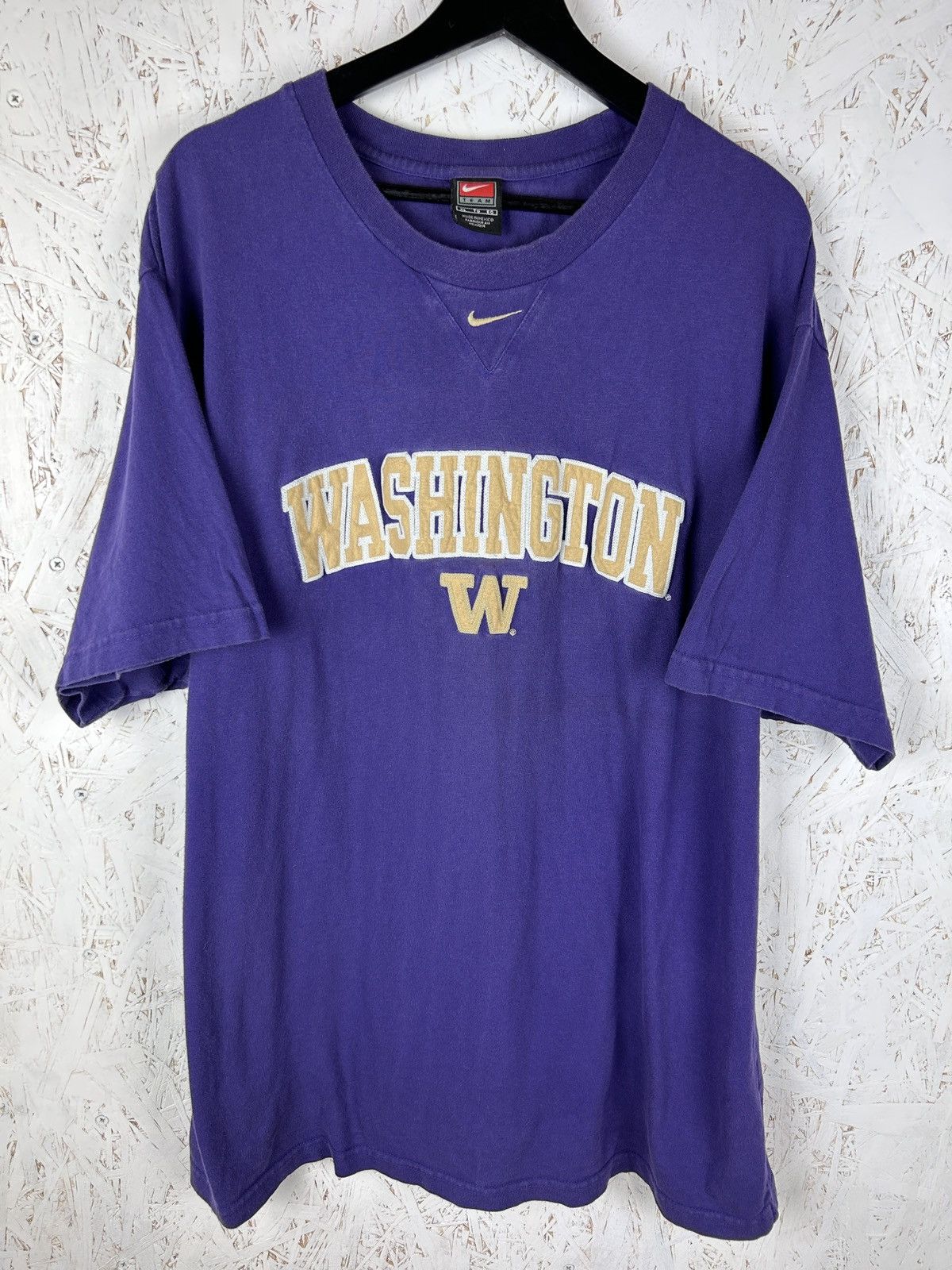 Nike Vintage Nike Washington Huskies Center Swoosh Logo T-Shirt Size US XL / EU 56 / 4 - 1 Thumbnail