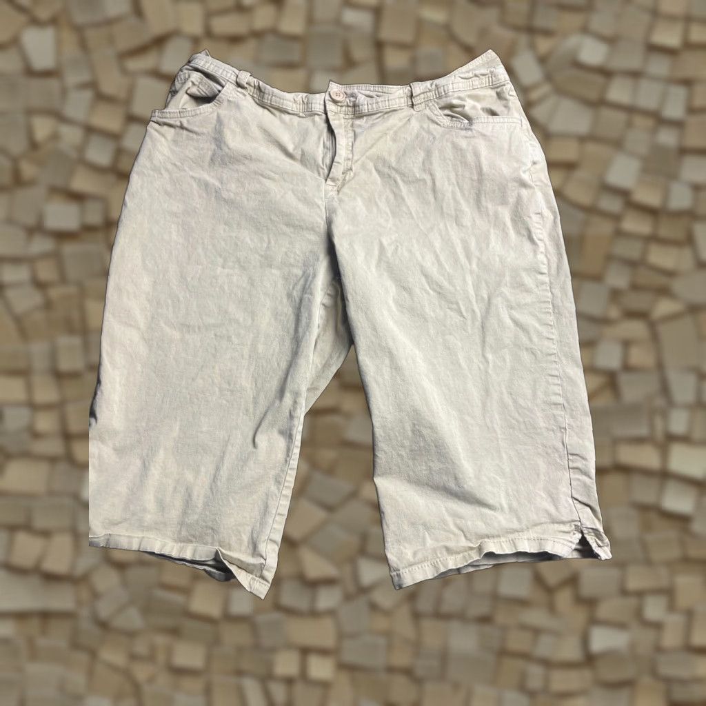 Vintage VINTAGE? (No) St Johns Bay Capri Shorts Women's 14P Tan Stretch Petite Pockets Mid Rise Denim Capri Jeans Womens 14P Tan Stretch Pockets Mid Rise Size 36" / US 14 / IT 50 - 1 Thumbnail
