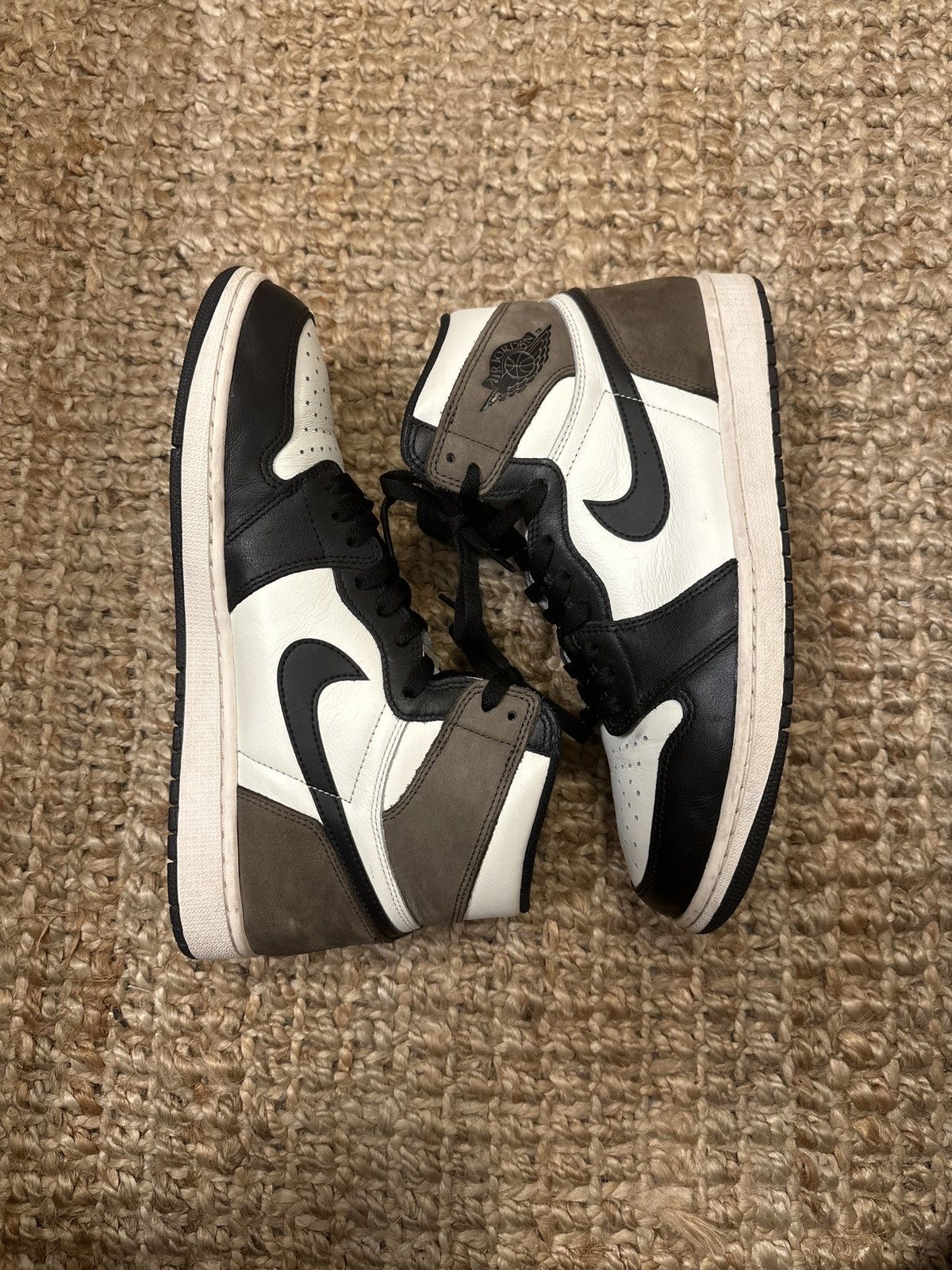 Jordan Brand Jordan 1 Mocha Size US 11 / EU 44 - 2 Thumbnail