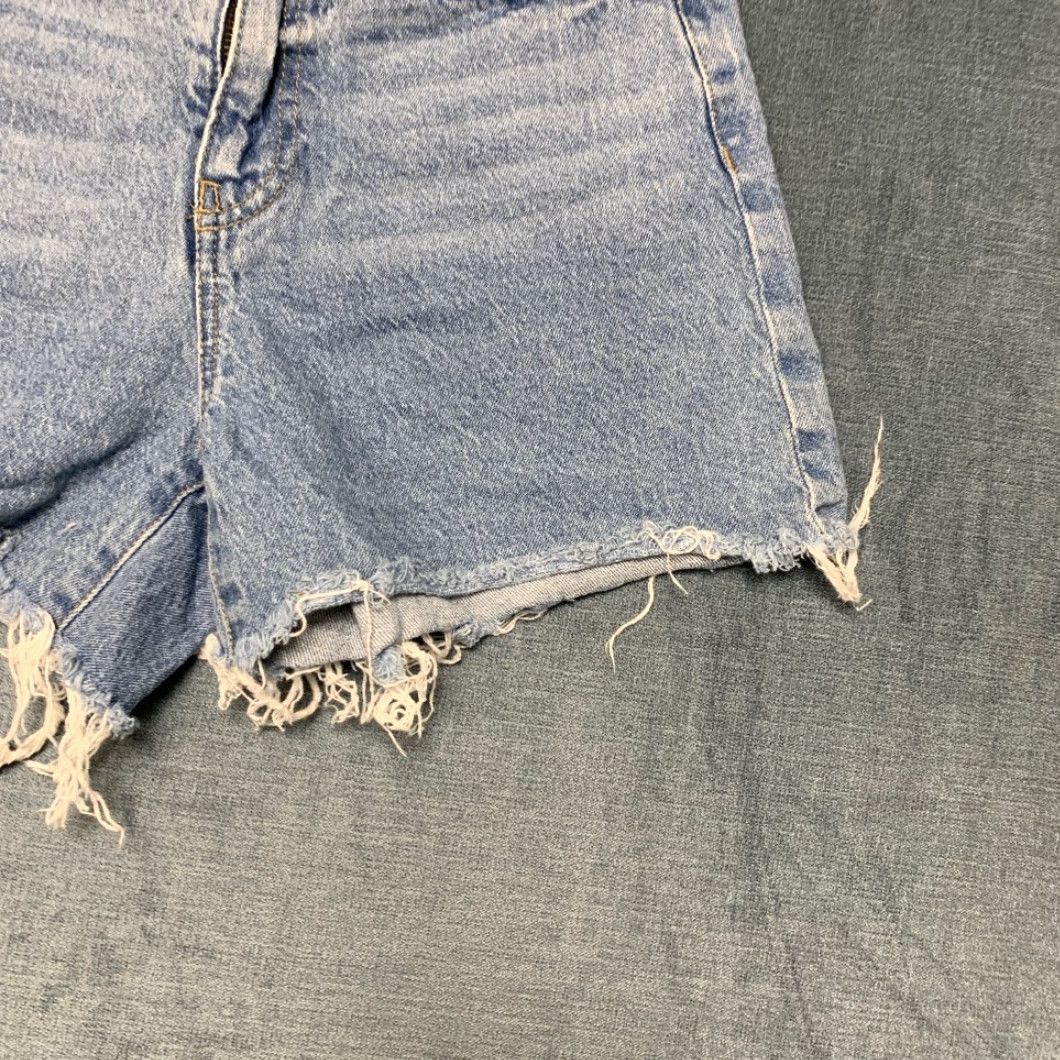 H&M H&M Cut-Off Shorts Womens 2 Blue Denim Cotton Stretch Frayed Hem Streetwear Shorts Womens 2 Blue Denim Cotton Stretch Frayed Hem Streetwear Size 26" / US 2 / IT 38 - 2 Thumbnail