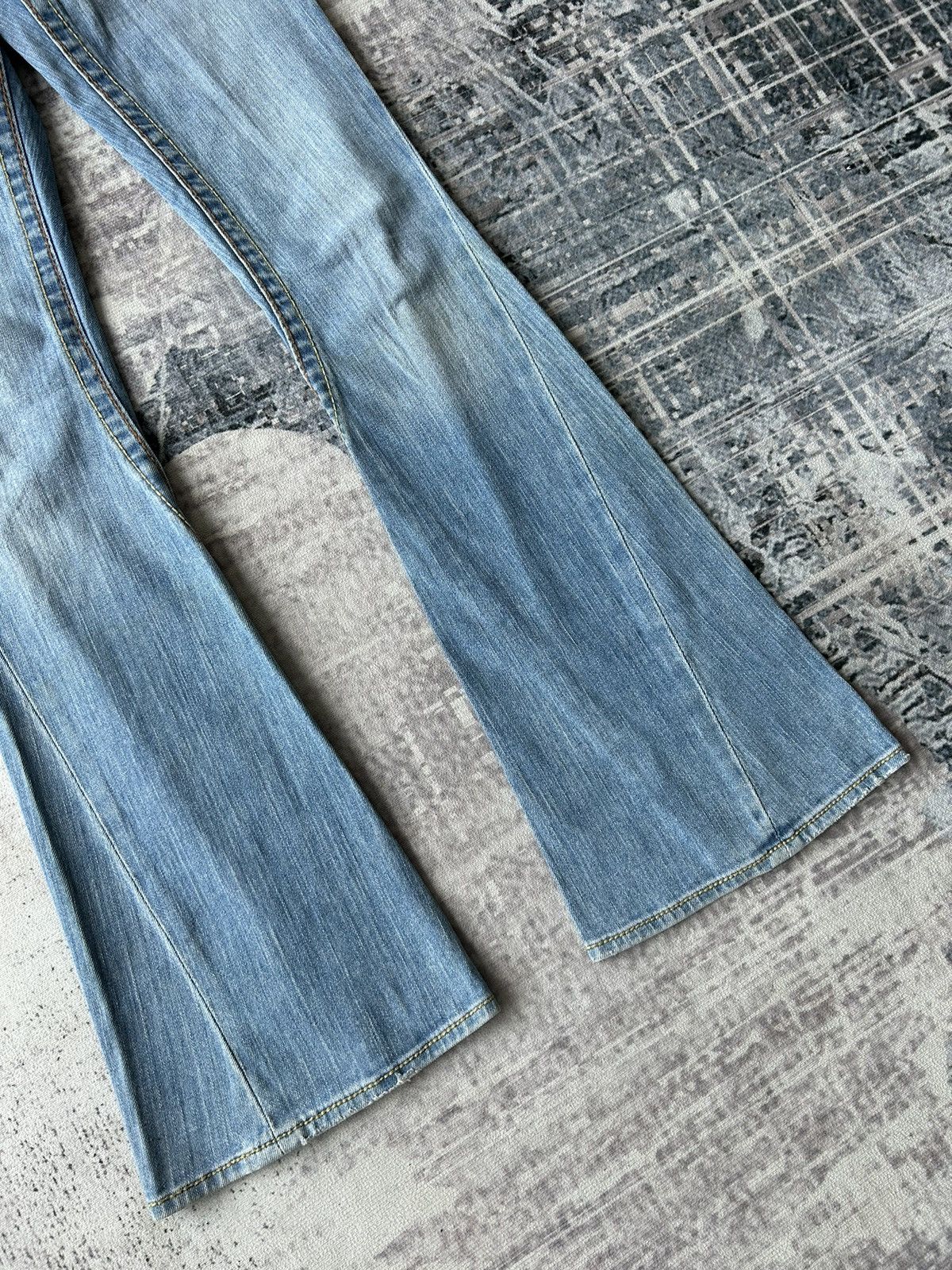 True Religion Flared True Religion Embroidery Jeans Size 27" / US 4 / IT 40 - 17 Thumbnail